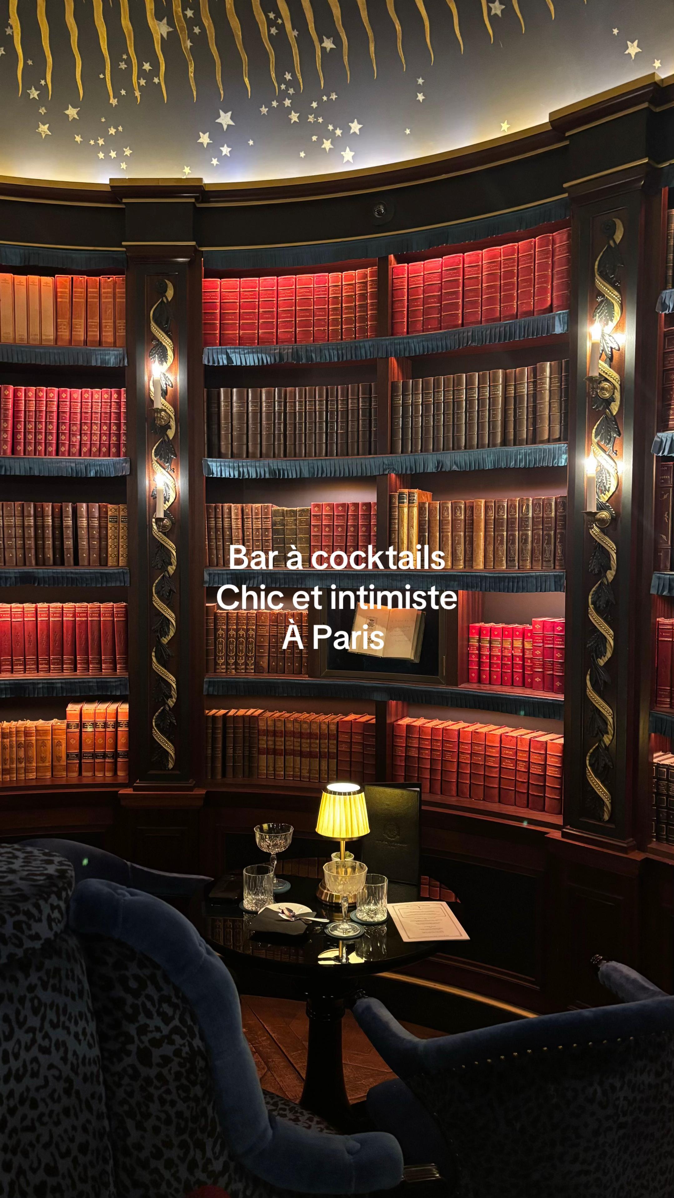 Chic Parisian Cocktail Bar With A Timeless Vibe