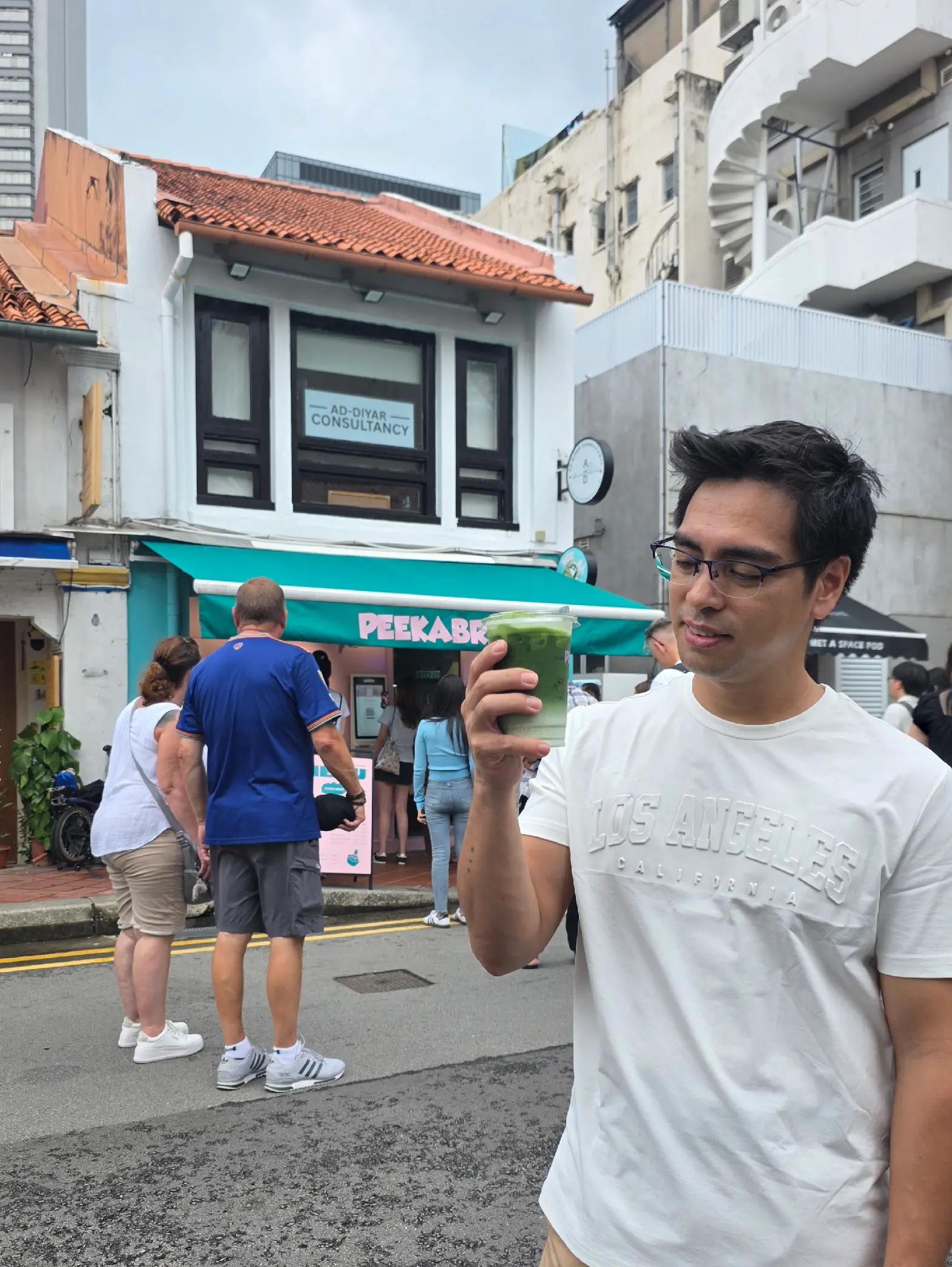 Viral Hole-In-Wall Coffee Shop Draws Crowds