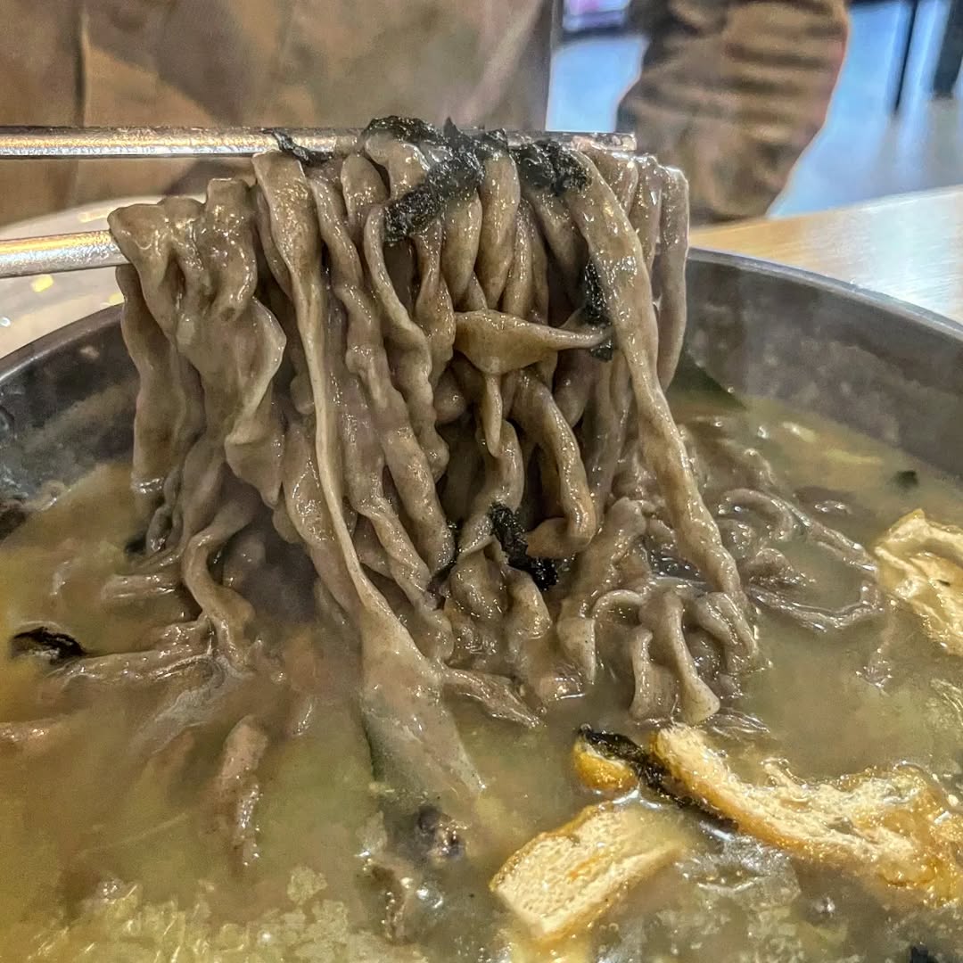 Jeju Restaurant Serves Delicious Seafood Noodle Soup