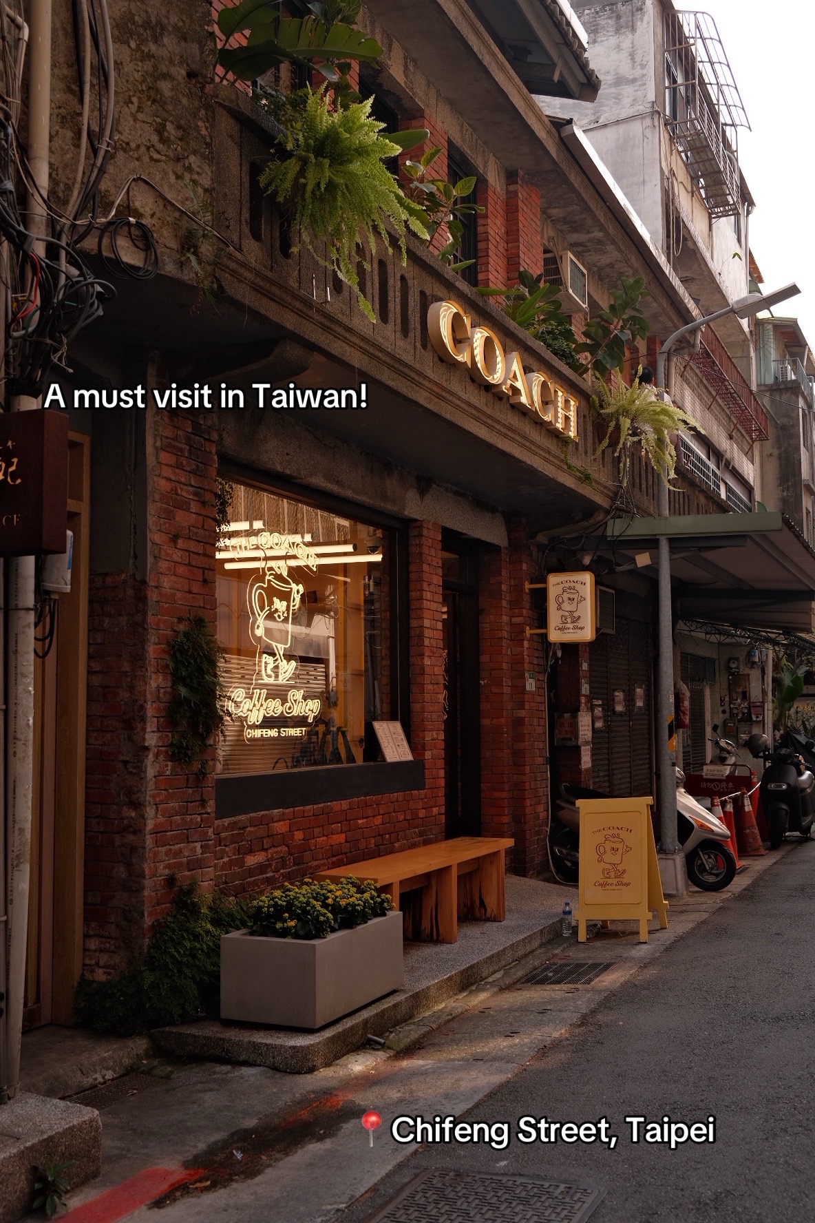 Taiwanese Streets Offer Charming Finds