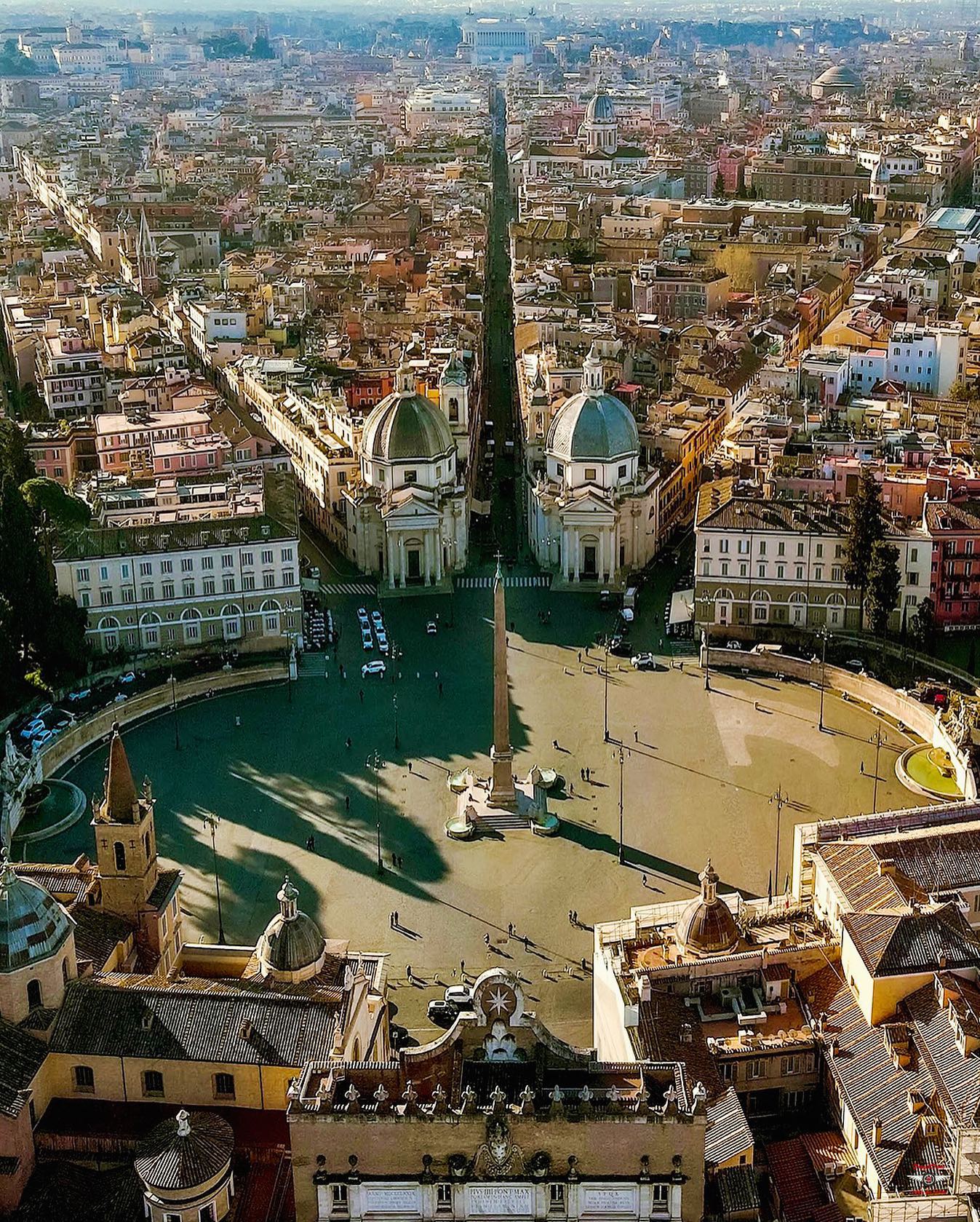 Piazza del Popolo's Iconic Italian Square