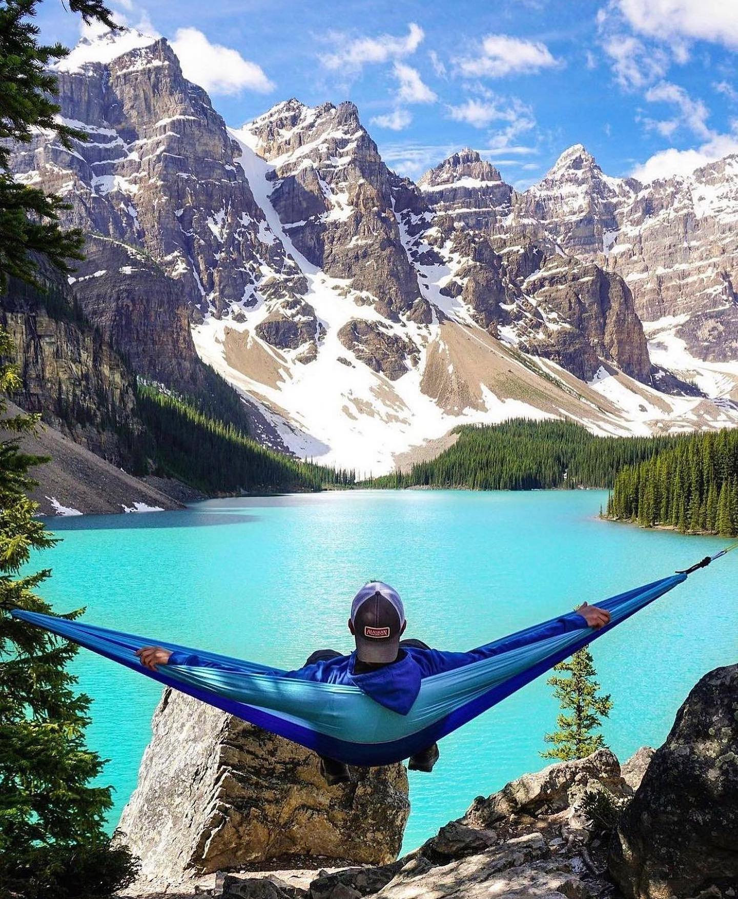 Moraine Lake's Breathtaking Natural Beauty