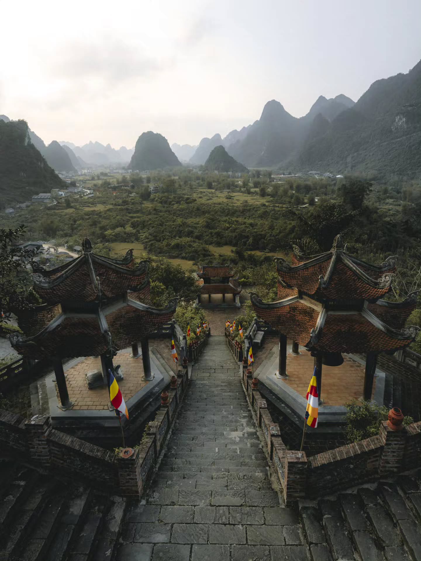 Pagoda Views Among Cao Bằng's Limestone Mountains