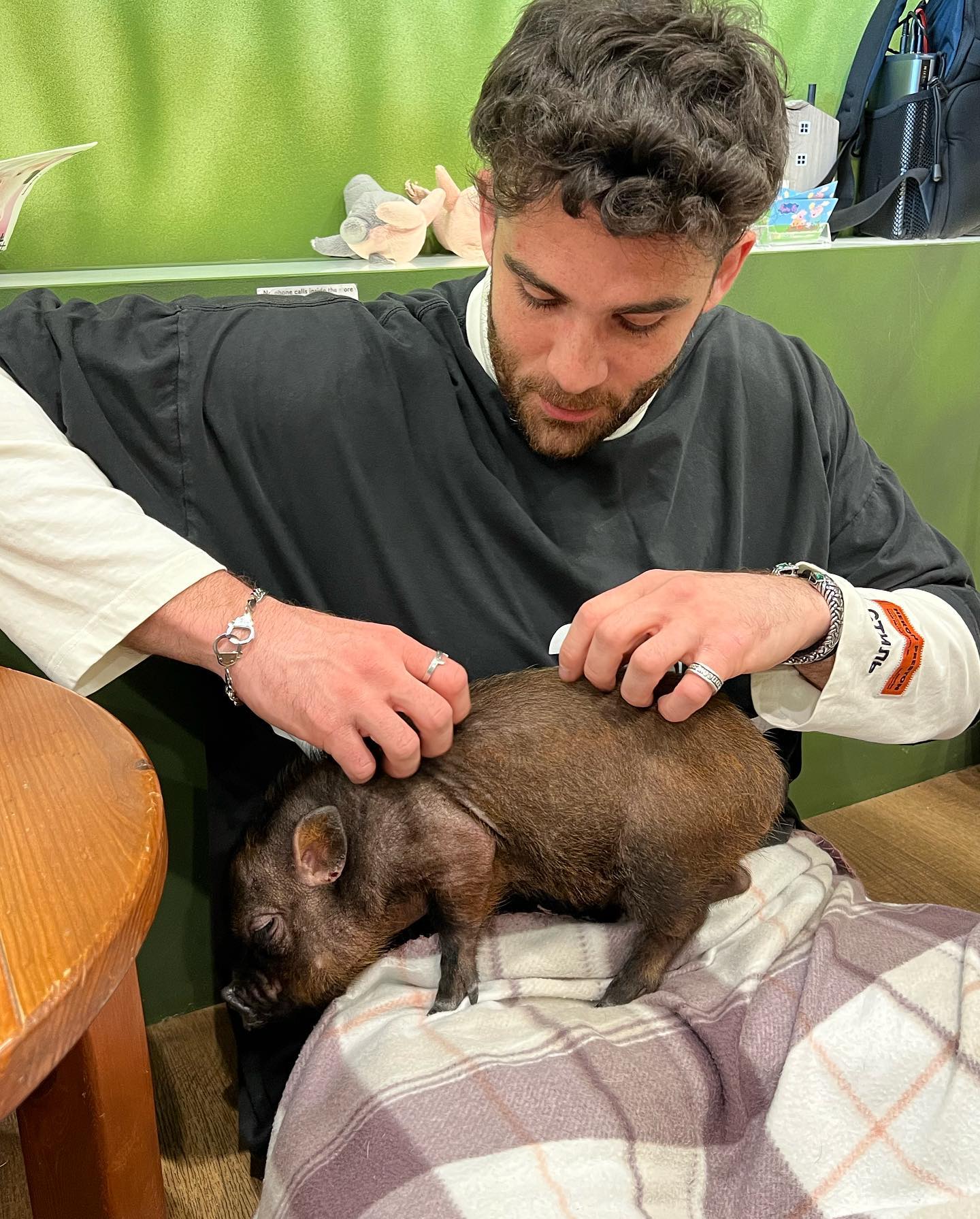 Pig Cafe and Japanese Strip Club Adventure