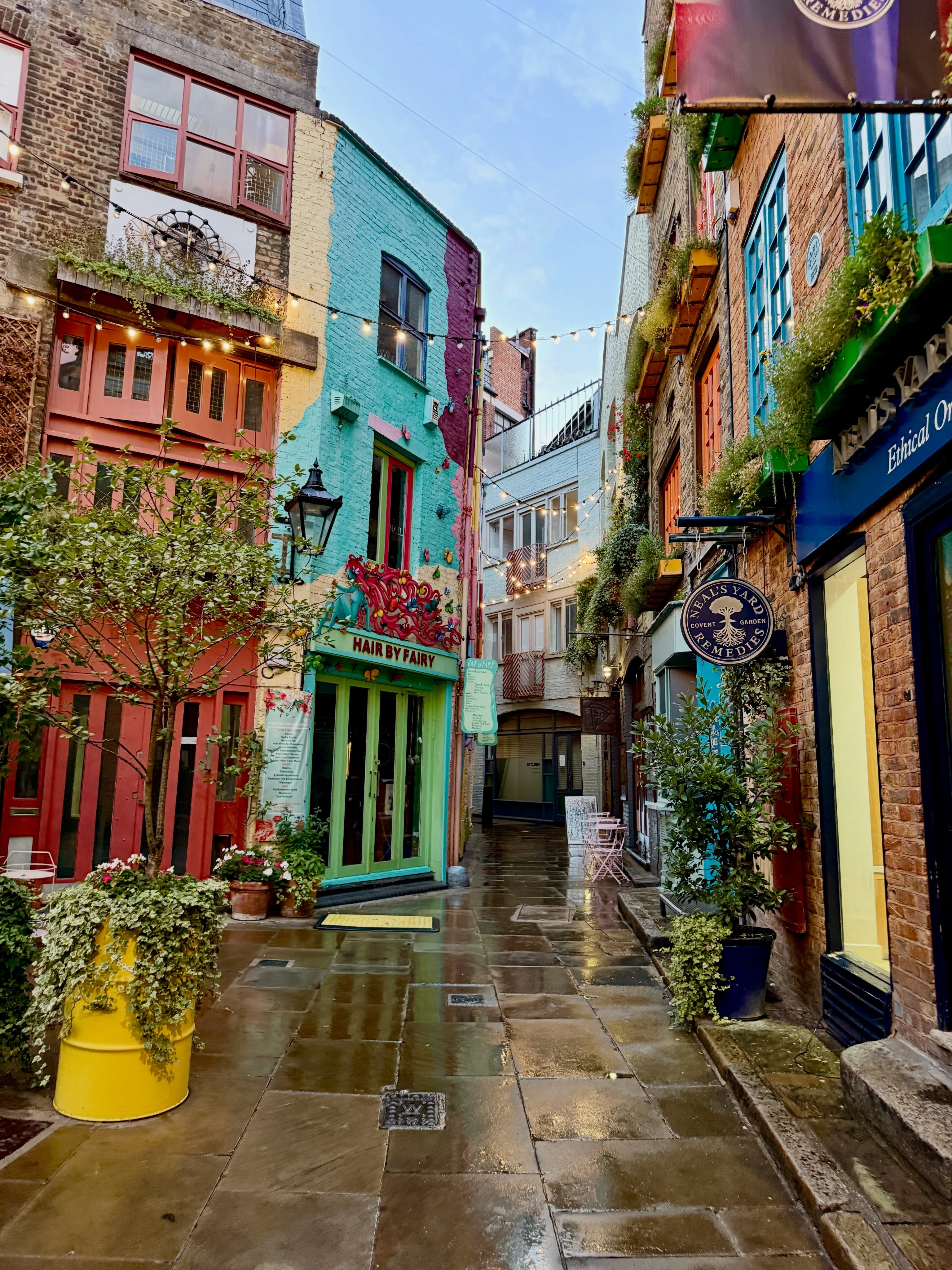 London's Covent Garden Shopping and Entertainment Hub