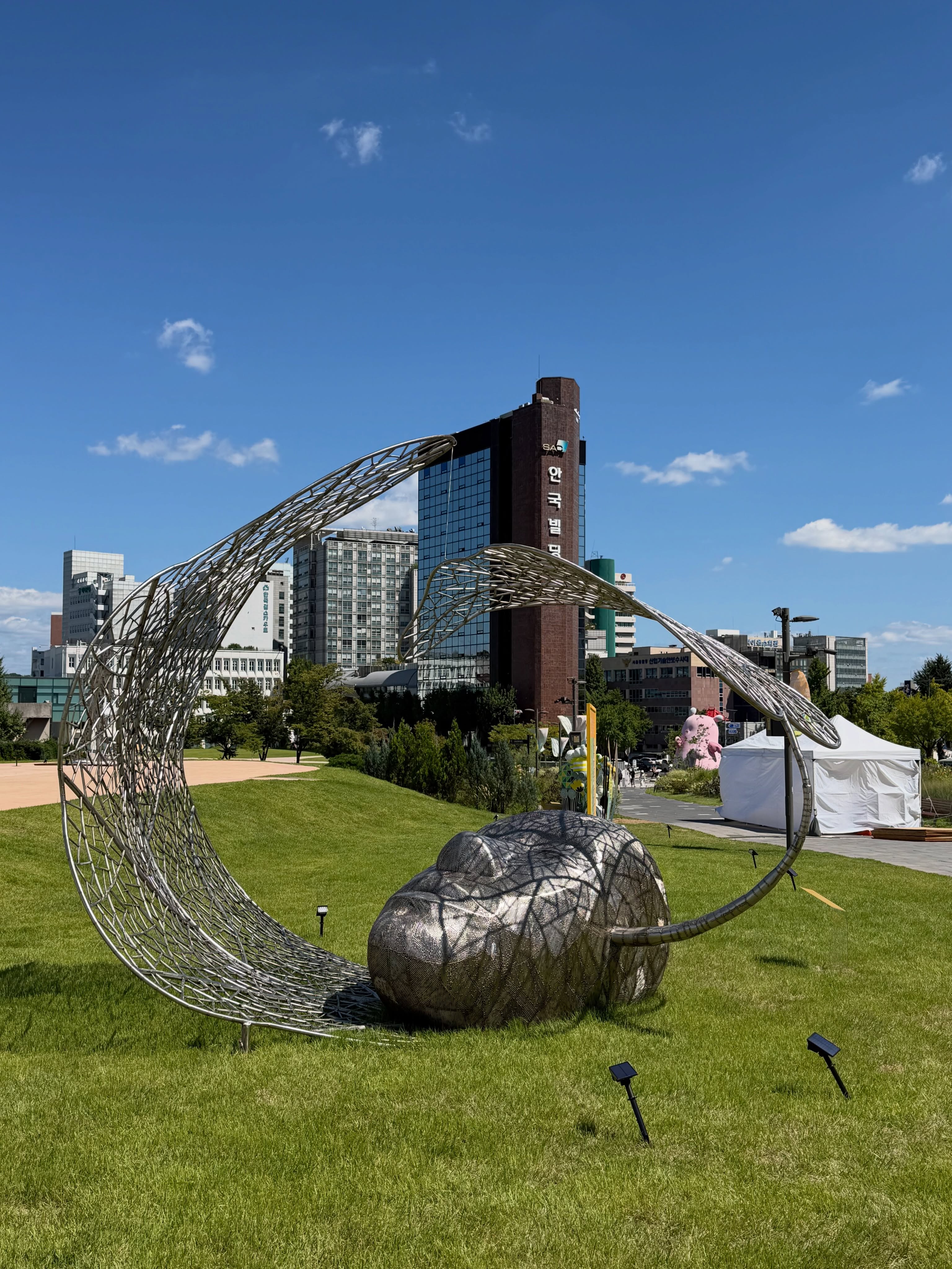 Seoul Sculpture Festival Transforms City Parks
