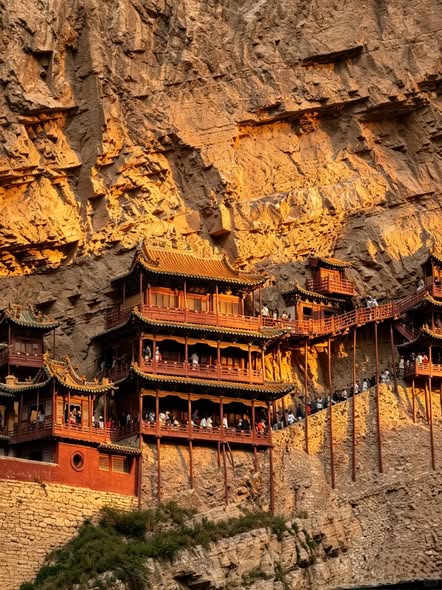 Hanging Temple's Unique Cliffside Architecture