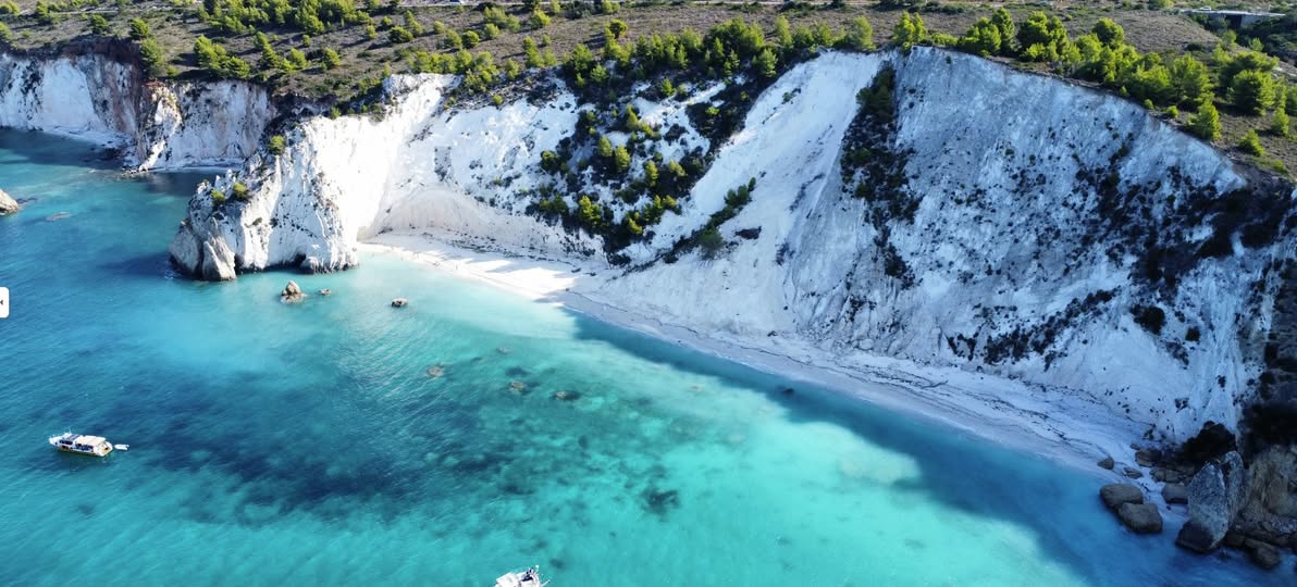 Easy Access To White Rocks Beach