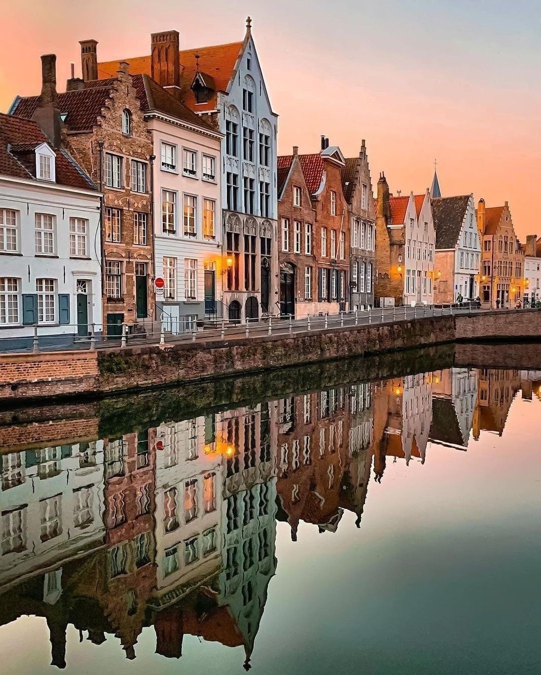 Explore Bruges' UNESCO Historic Center and Gothic Charm