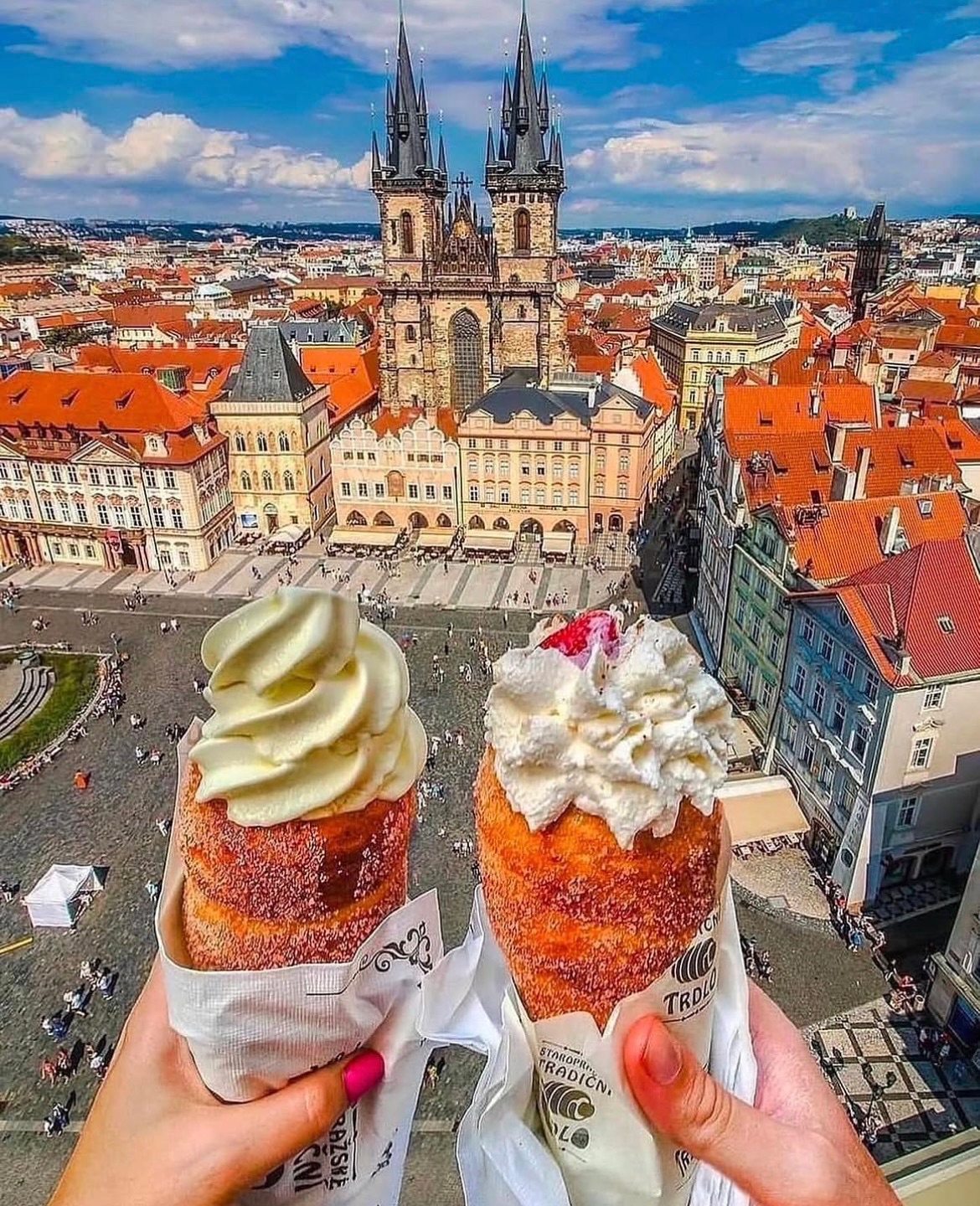 Prague Landmarks: Charles Bridge, Dancing House, Old Town