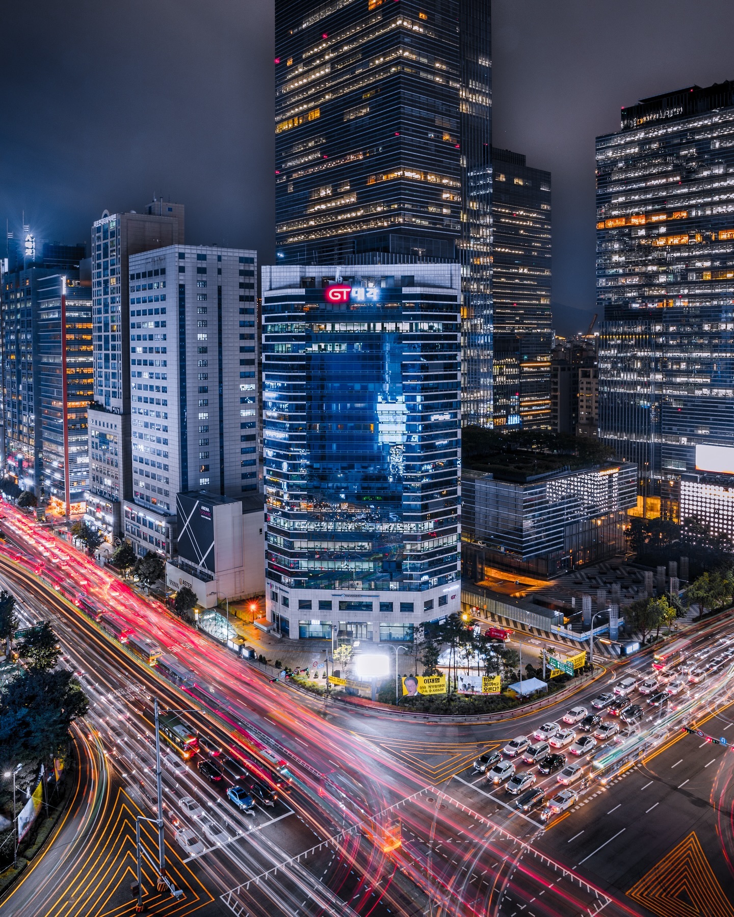 Seoul Parks And Entertainment Districts