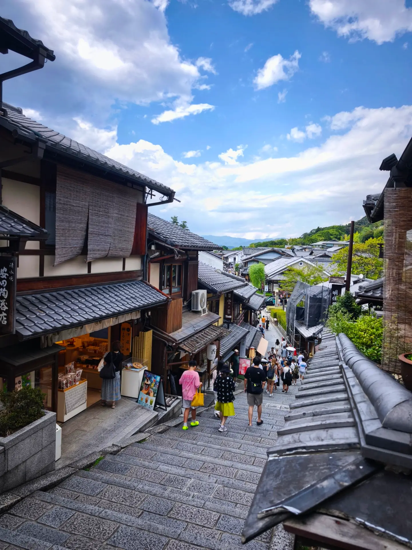 Summer Stroll on Historic Kyoto Slope to Kiyomizu-dera