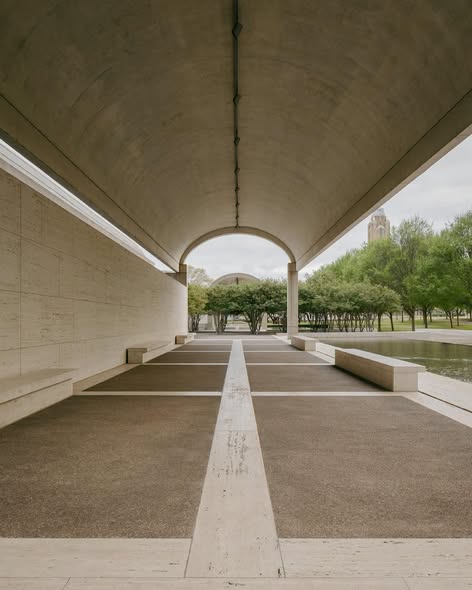 Kimbell Art Museum's Vaulted Natural Light
