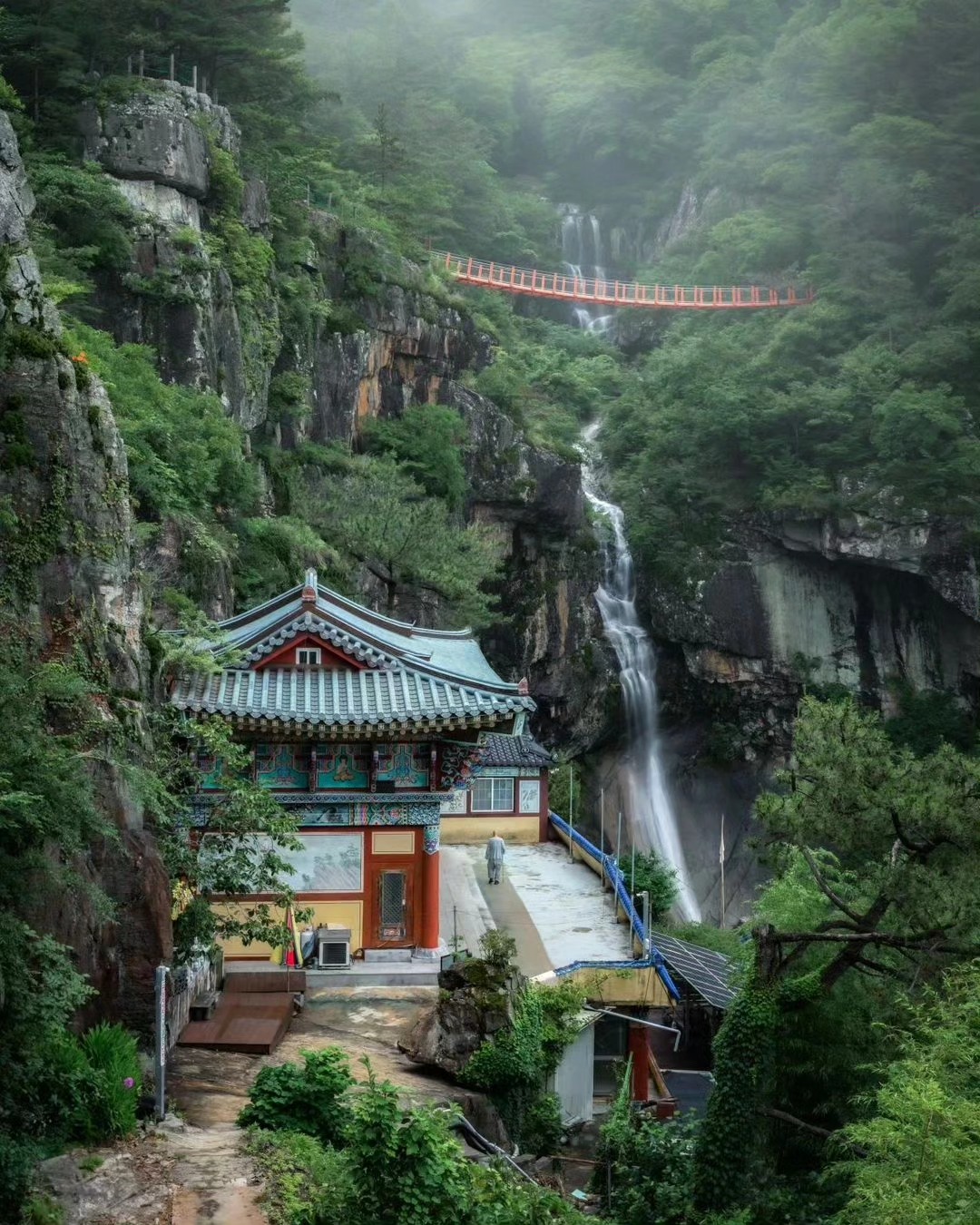 Gujeol Waterfall Offers Enchanting Views After Rain