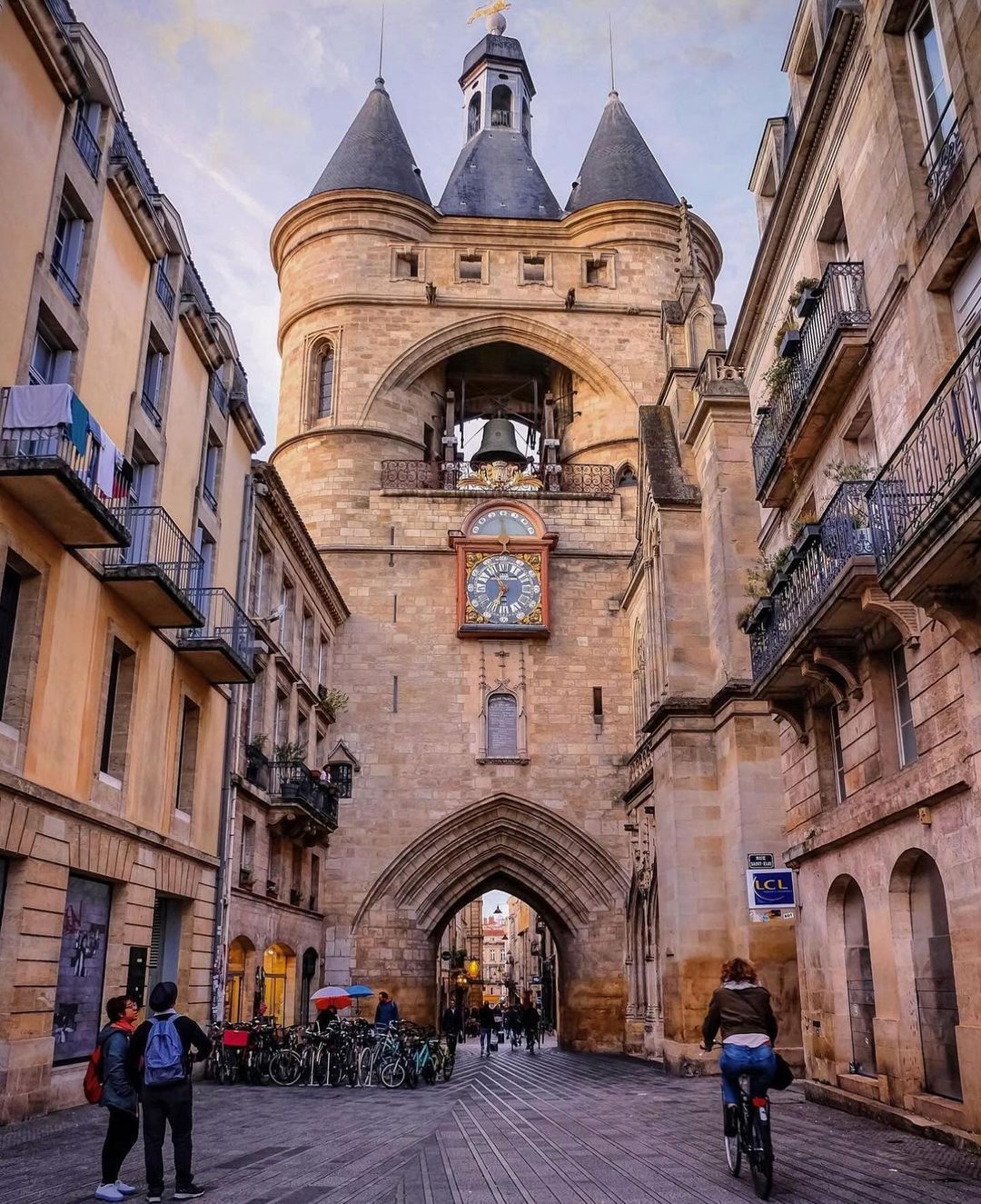 Bordeaux's Historic Landmarks: Grosse Cloche and Cathedral