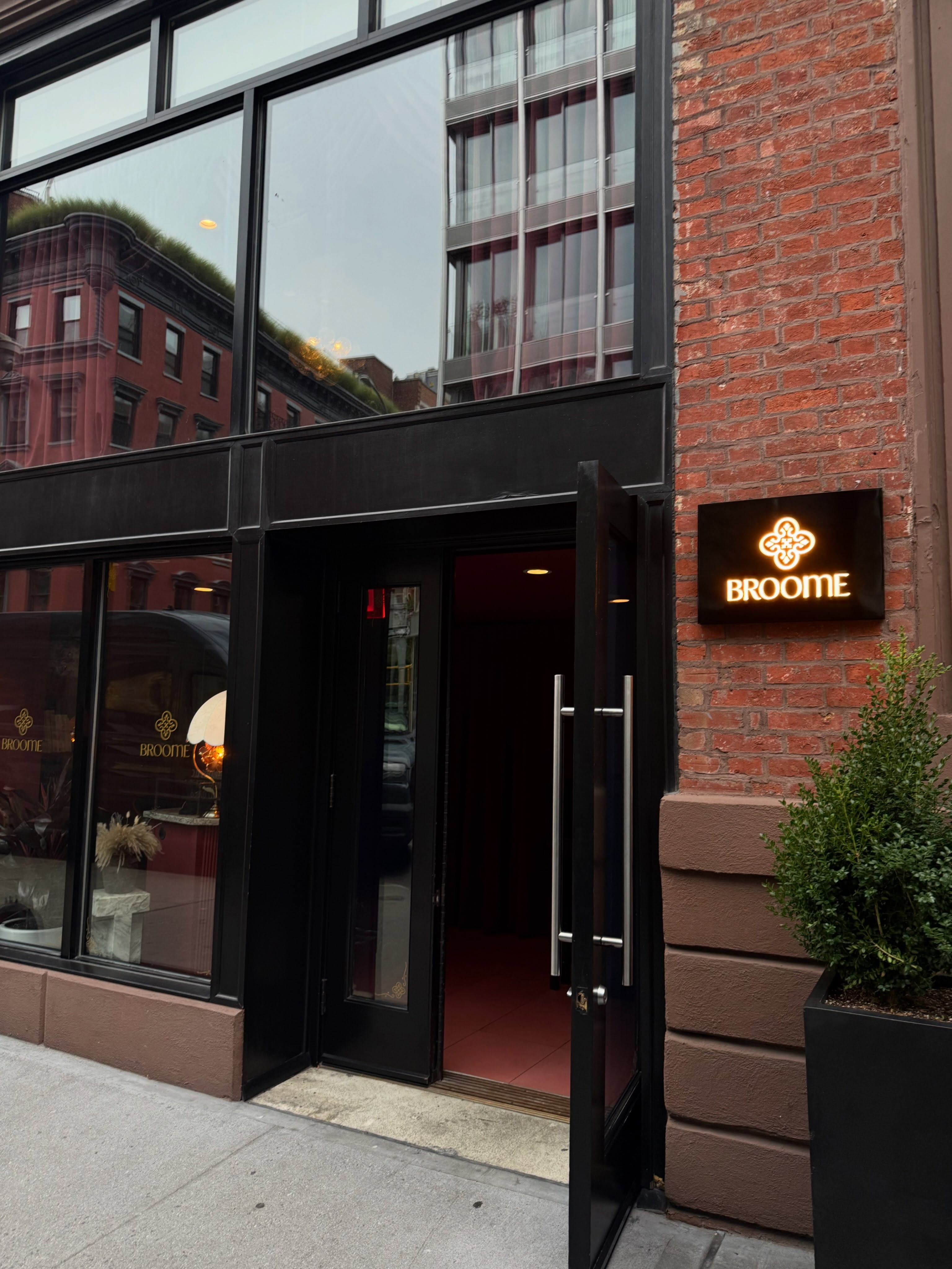 Broome Hotel: A New York Spot With Courtyard & Bar