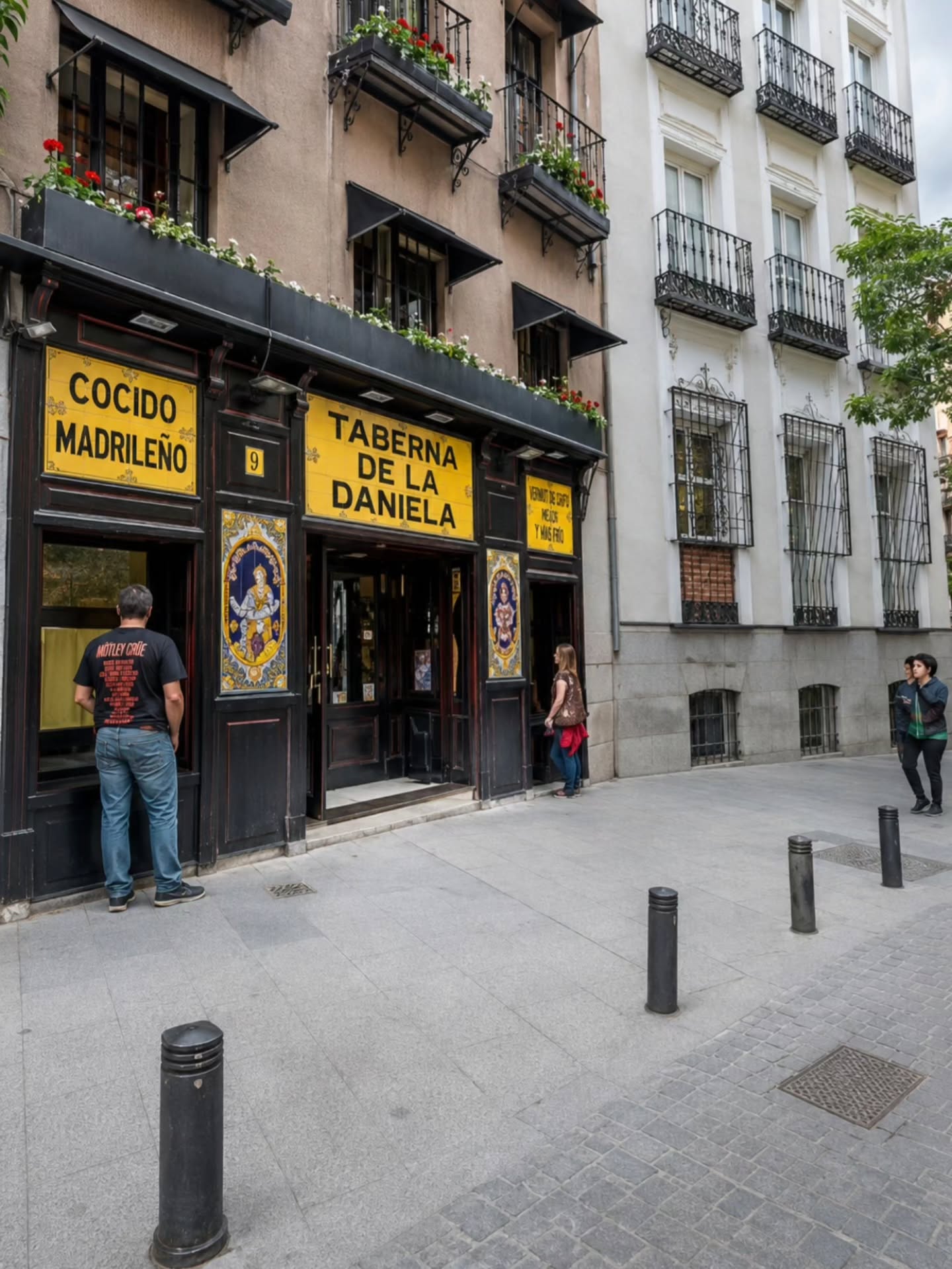 Madrid Restaurant Serves Traditional Cocido Madrileño