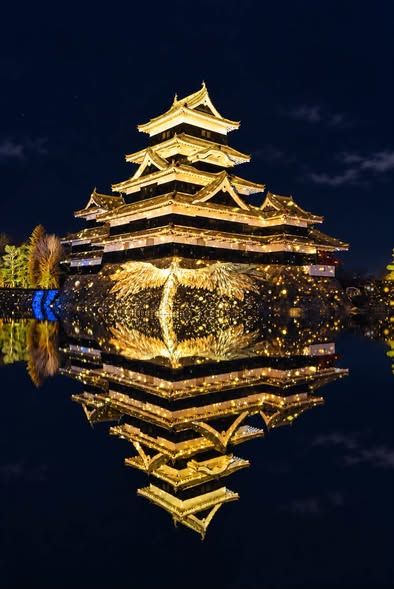 Matsumoto Castle's Colorful Mirrored Reflections