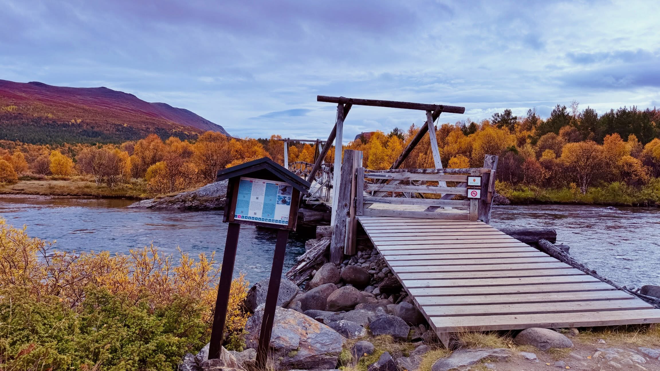 Explore Autumnal Sjodalen's Trails and Scenic Drives