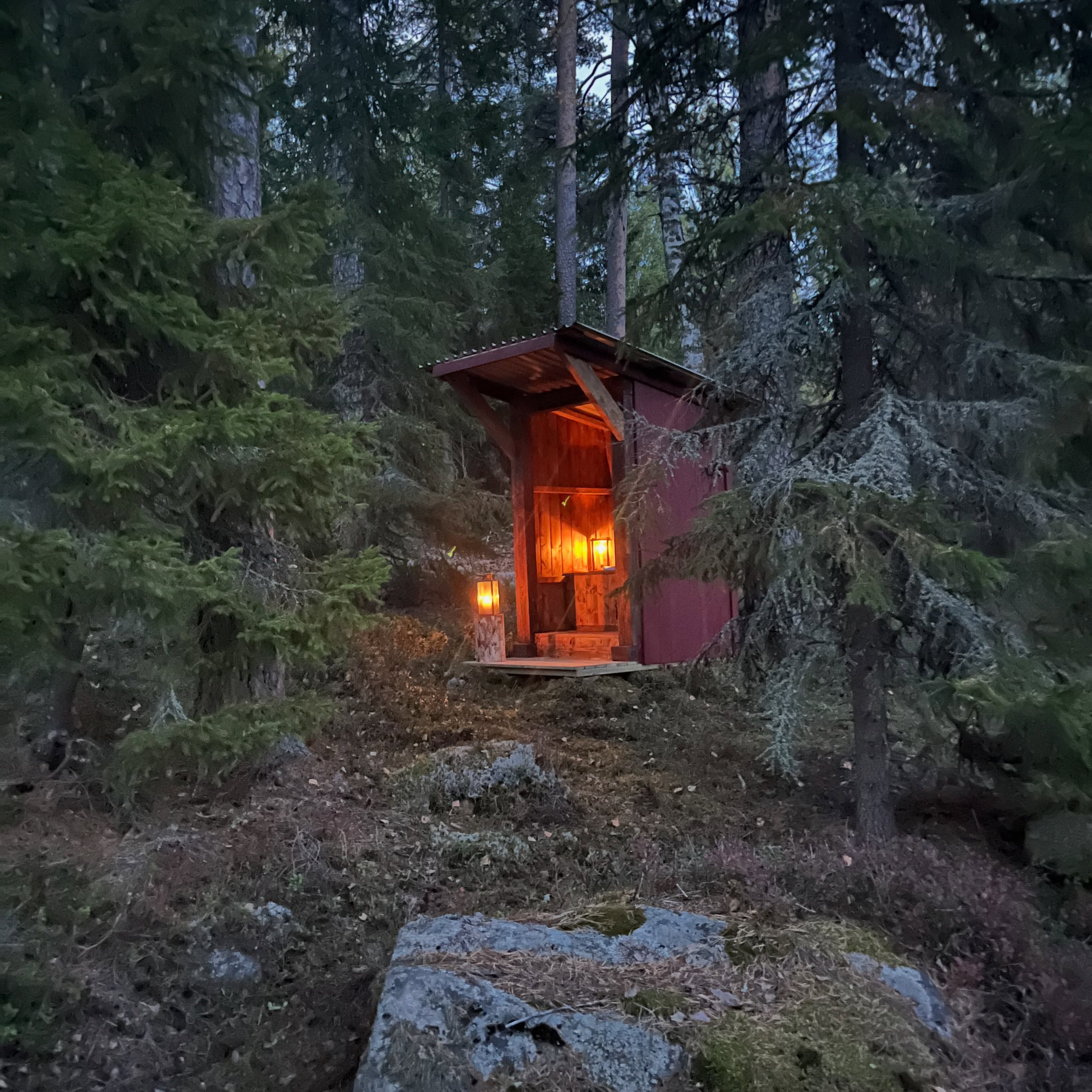 Lakeside and Forest Cabins for Peaceful Stays