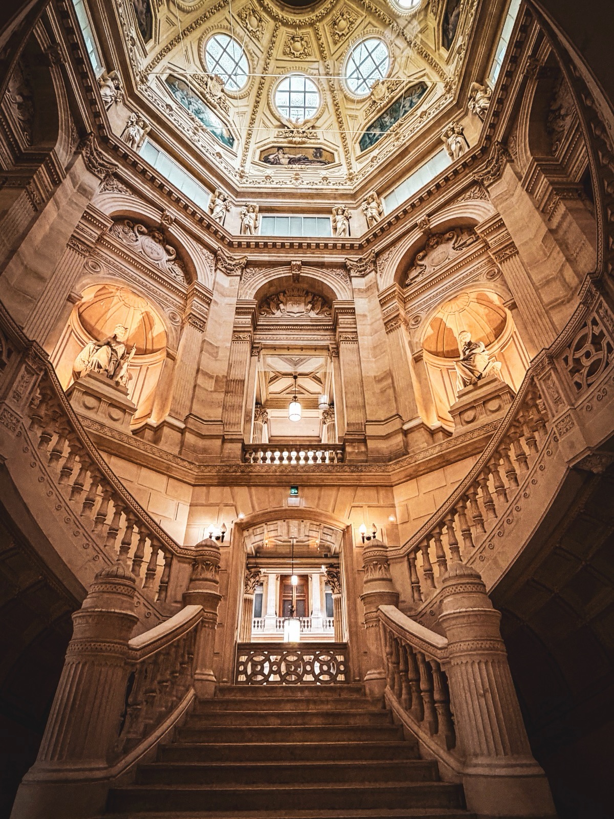 Tribunal de Commerce Paris Grand Staircase