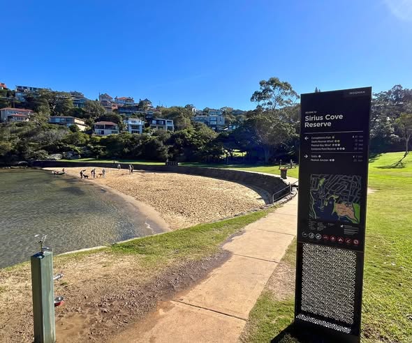 Harbour Escapes Near Taronga Zoo