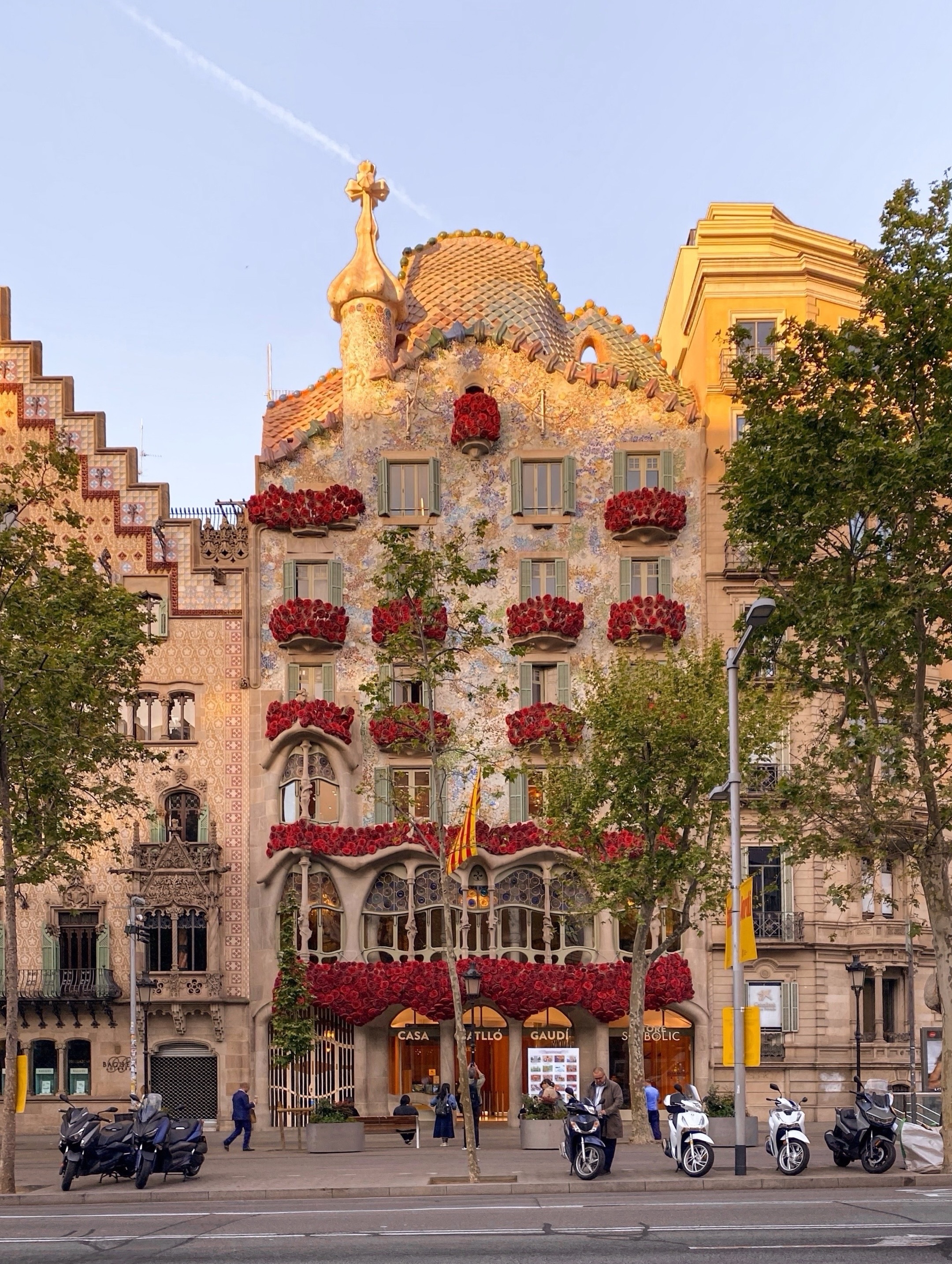 Barcelona Attractions And Local Hotspots