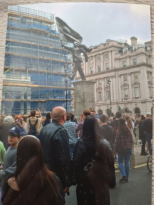 London Statues With Covered Faces