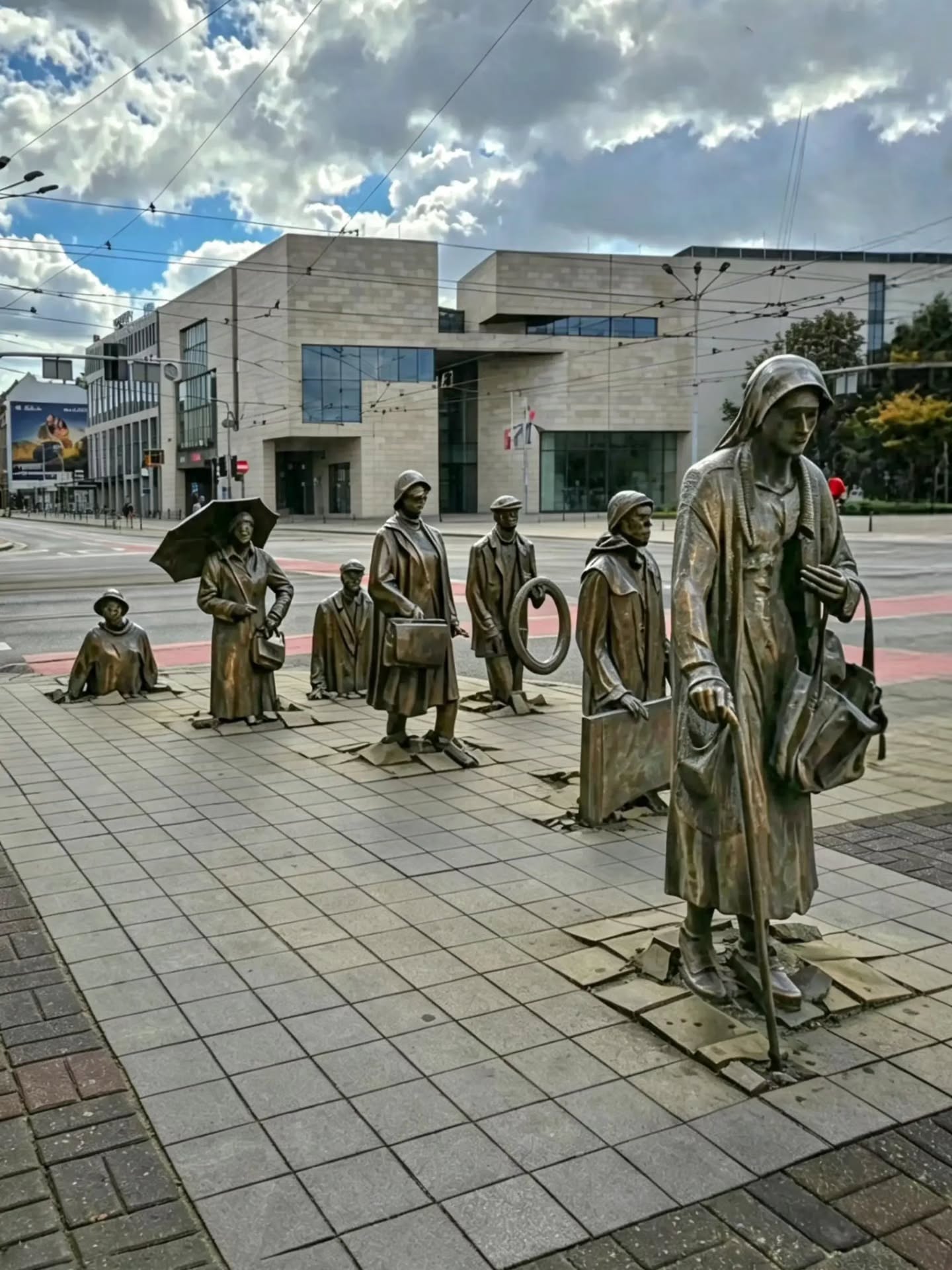 Monument to the Anonymous Passer-by in Breslavia