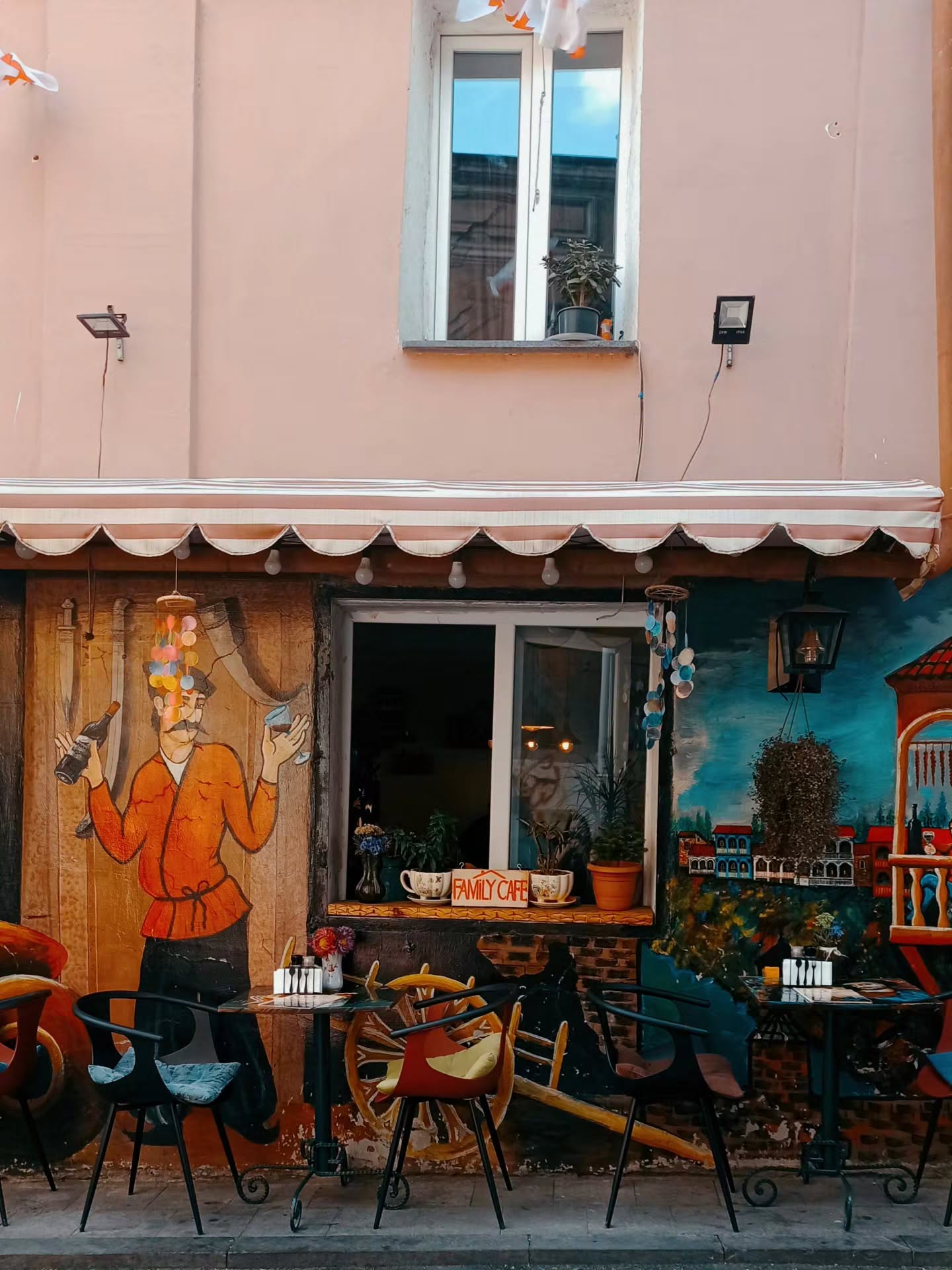 Casual Eateries And Drinking Spots