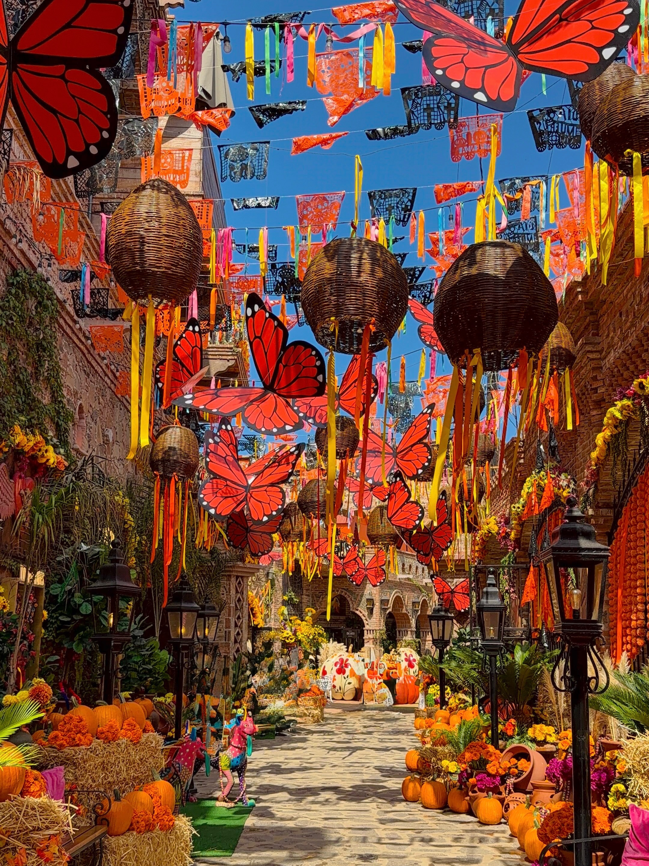 Los Portales de García Autumn Butterfly Decorations