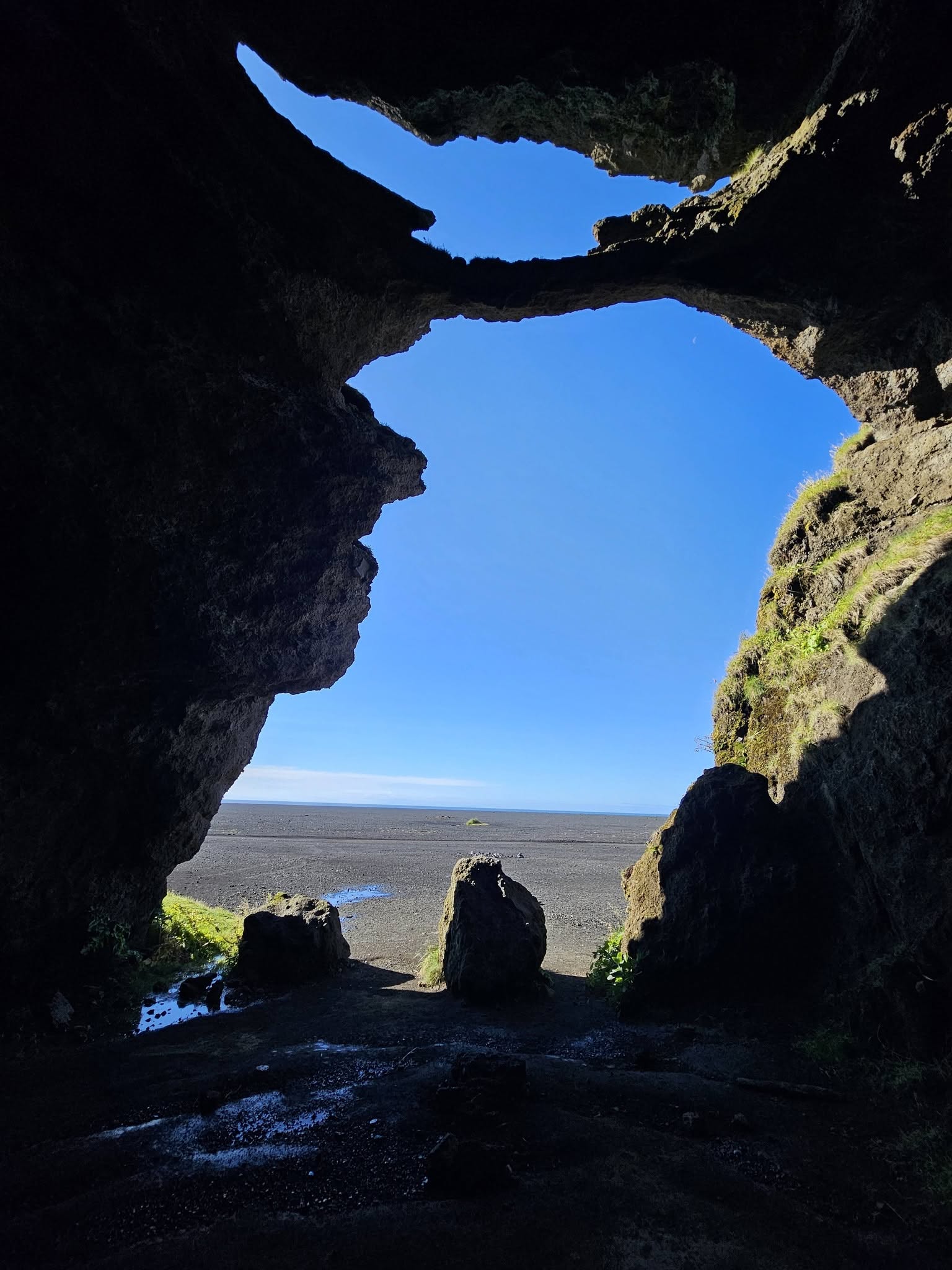Gígjagjá Cave Opens to Icelandic Beach