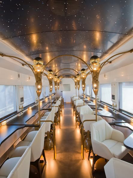 Kochi Luxury Train Offers Scenic Dining