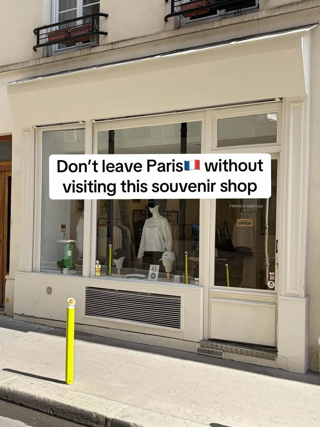 Paris Shop Offers Personalized Clothing Souvenirs