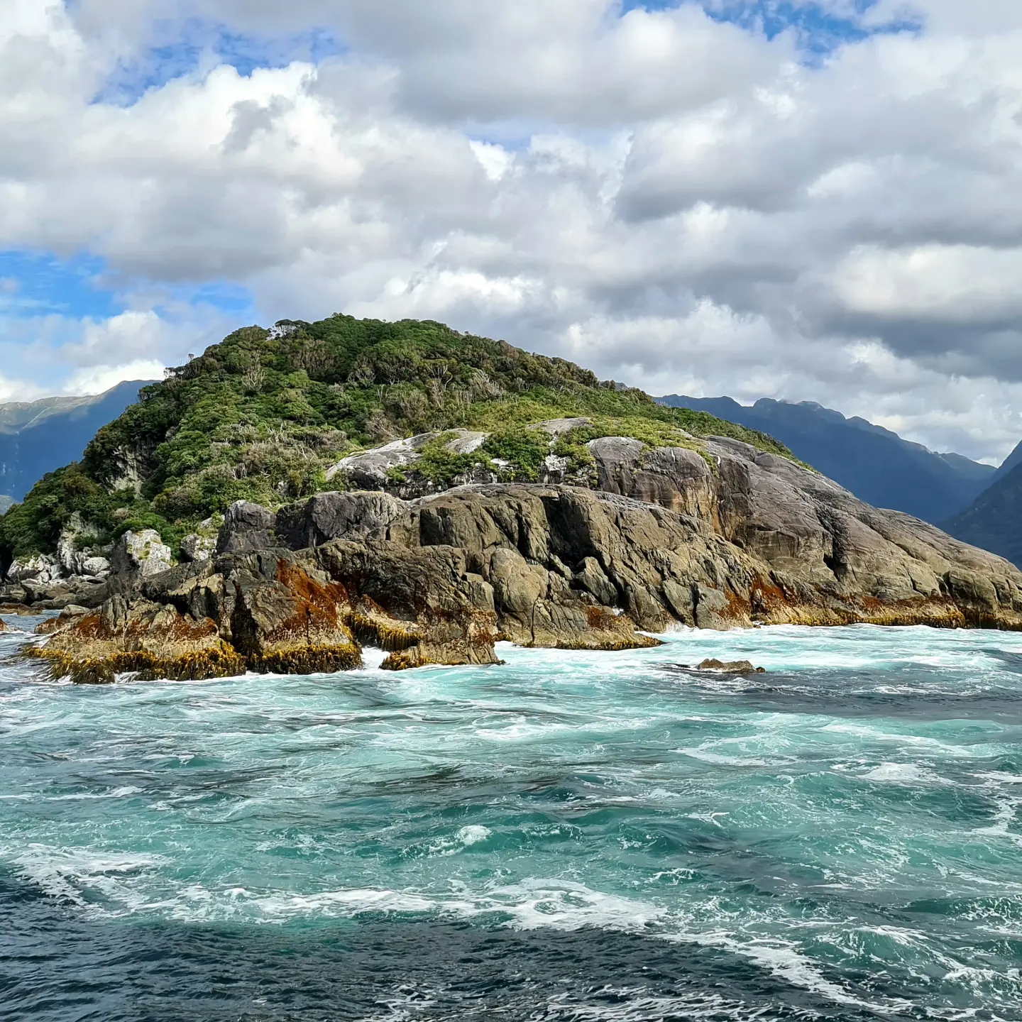 Milford Sound's Majestic Scenery