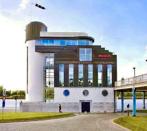 Contemporary Streamline Moderne Design Along The River