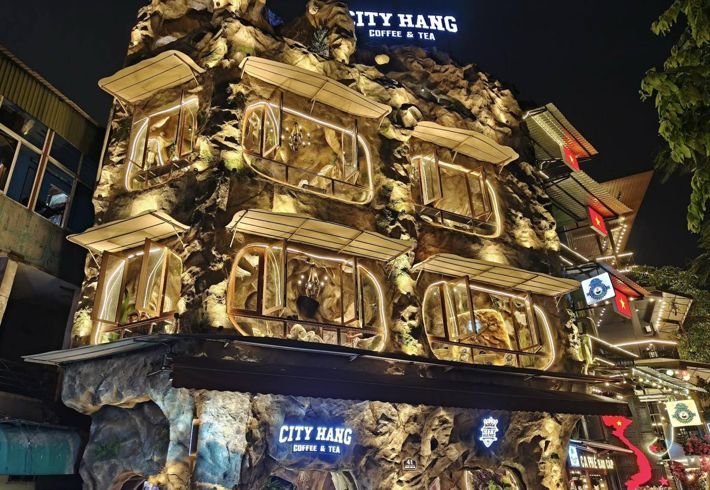 Cafe City Hang: A Cave-Themed Spot by West Lake