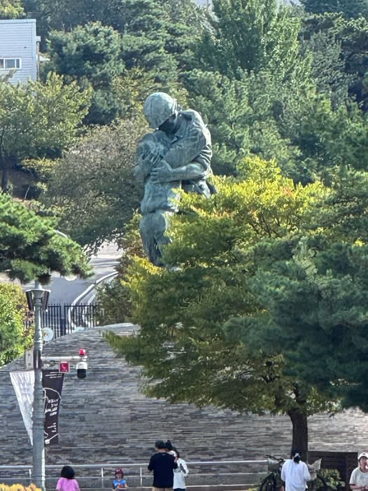 War Memorial of Korea Features Large Statue