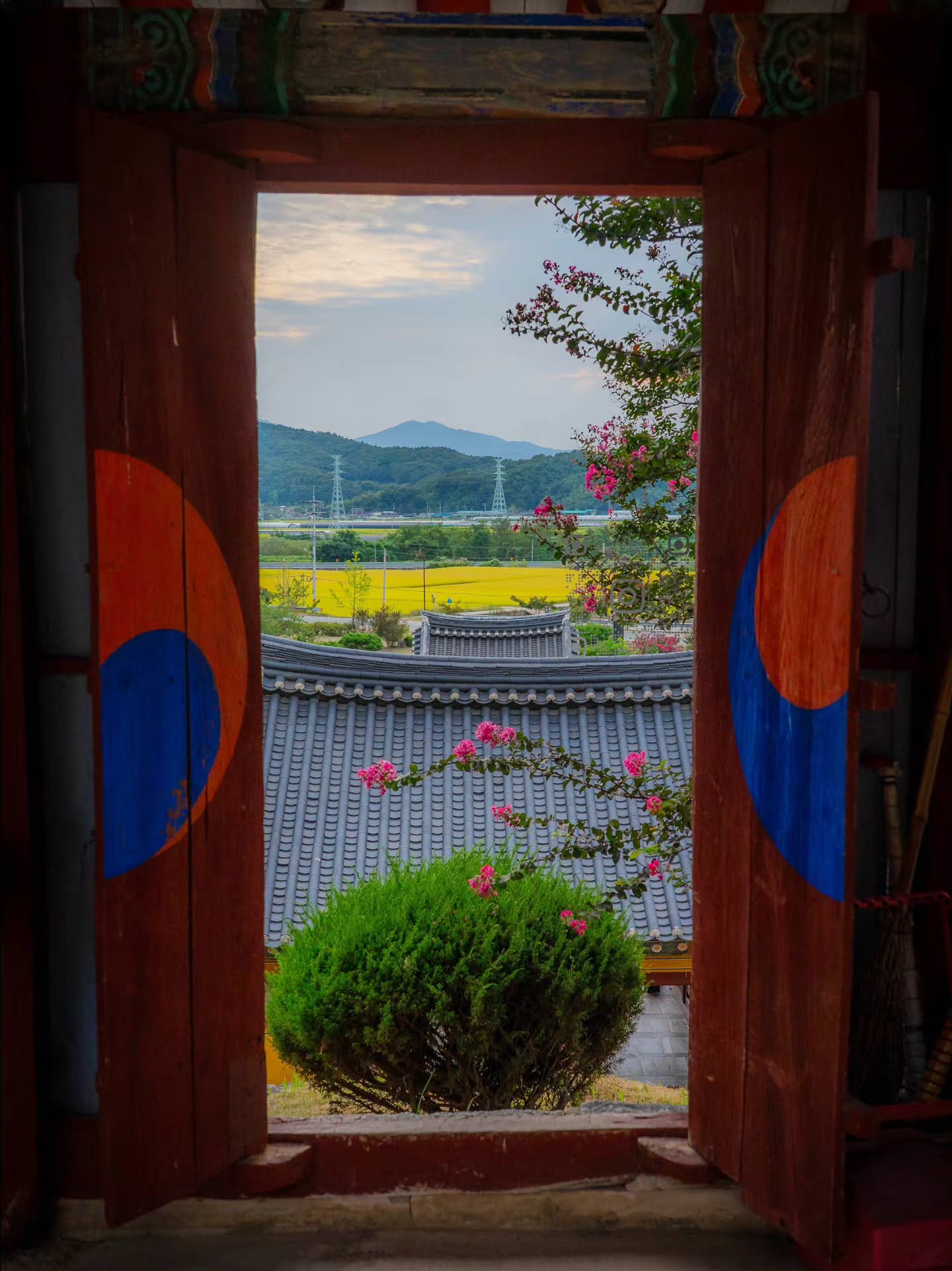 Scenic Views of Namgye Seowon in Hamyang