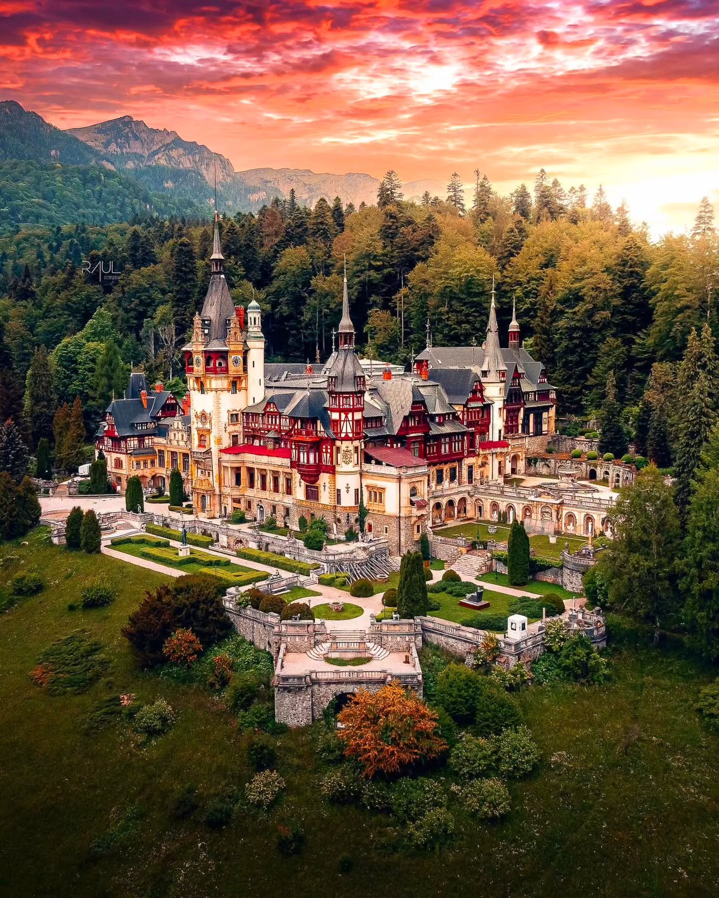 Peleș Castle: A Neo-Renaissance Royal Residence