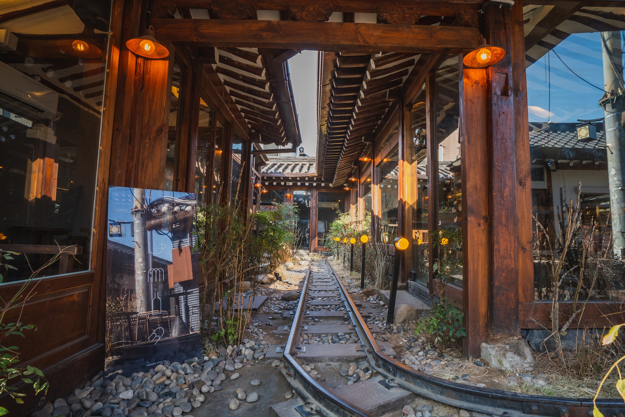 Ikseon-dong Village Blends Tradition and Modernity