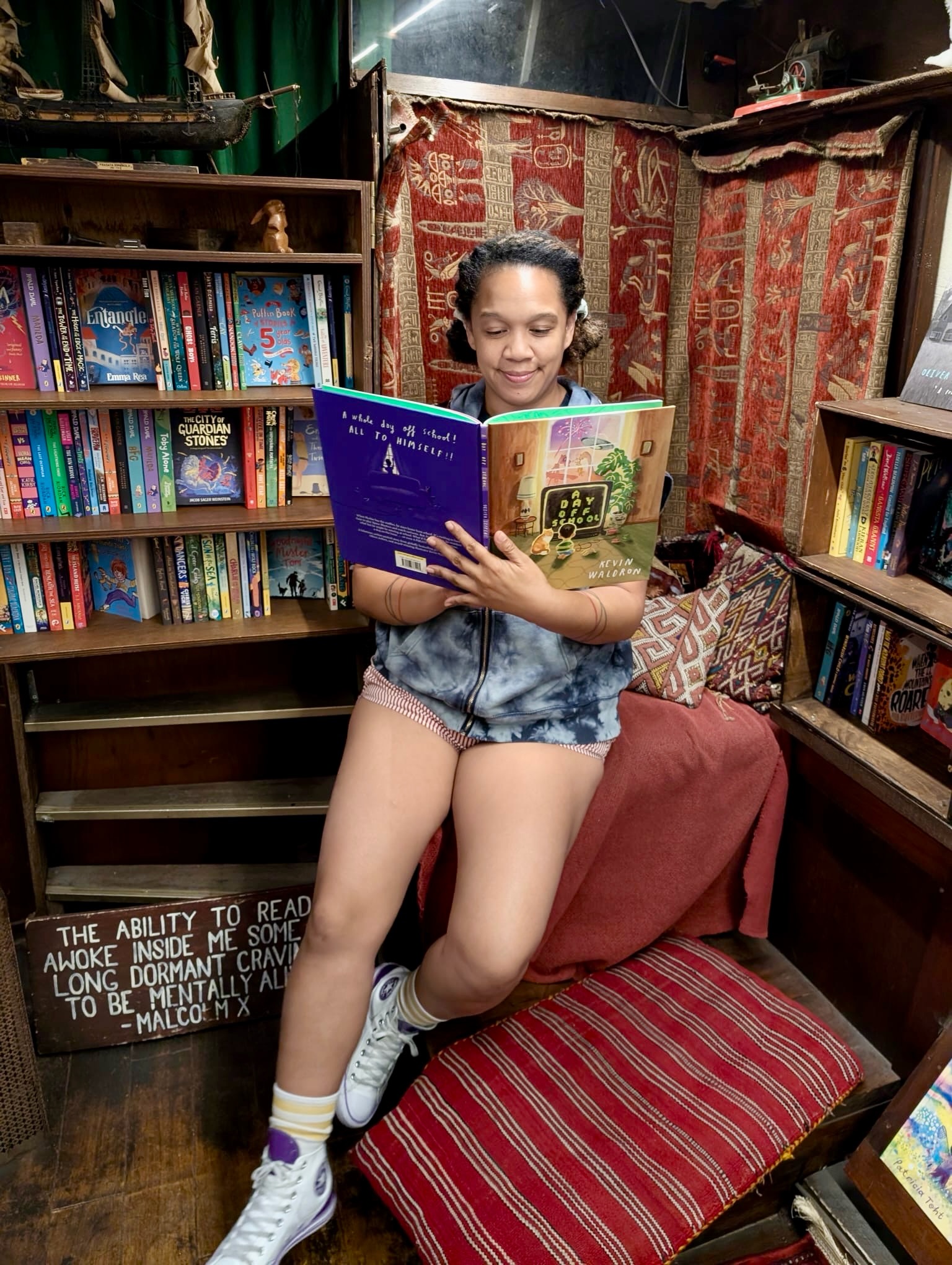 London's Floating Bookstore And Globe Theatre