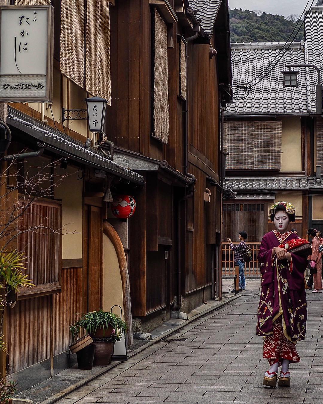 Kyoto's Gion District: Kenninji Temple and Hanamikoji Street