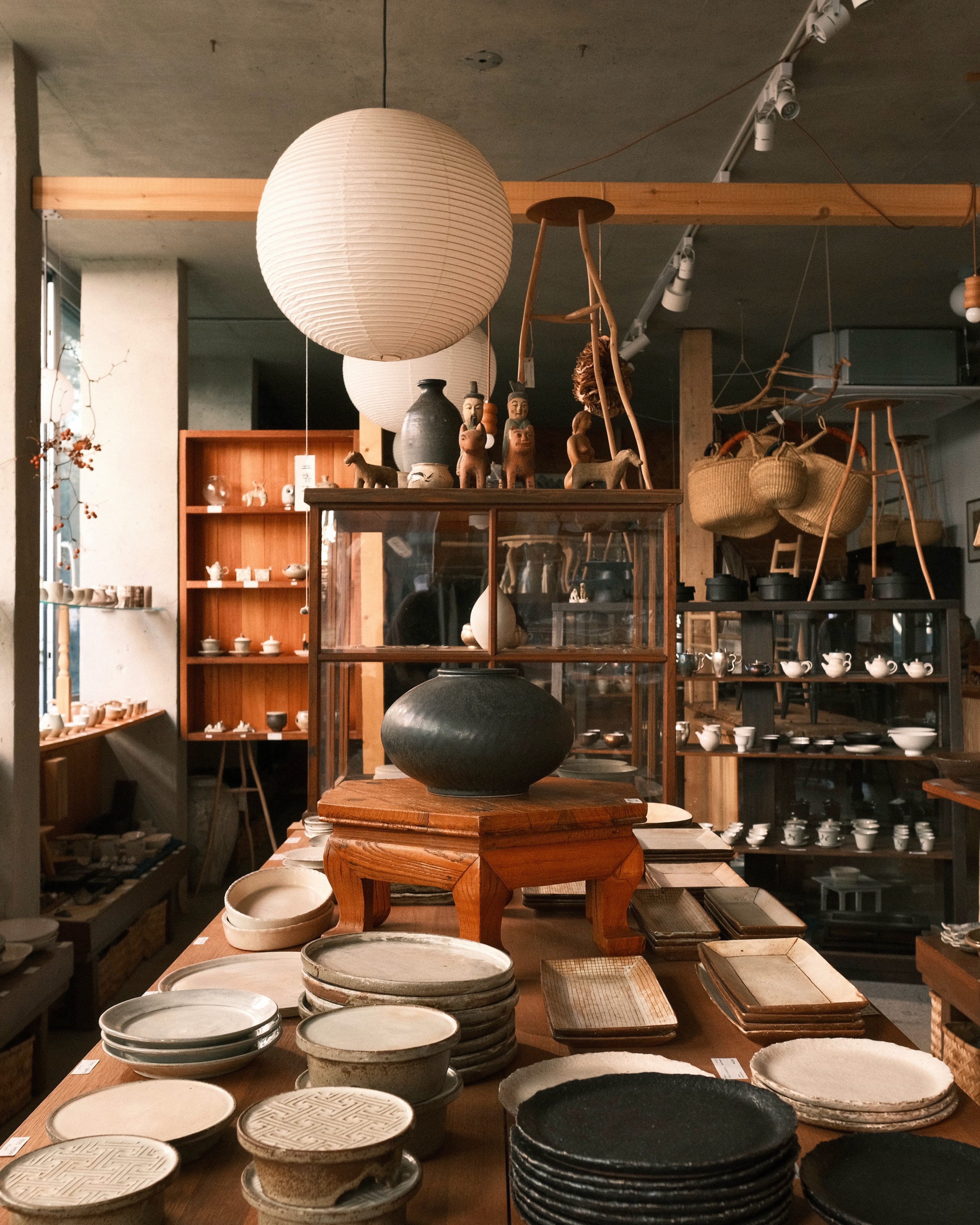 Seoul Forest Shop Features Seasonal Pottery and Tea Sets