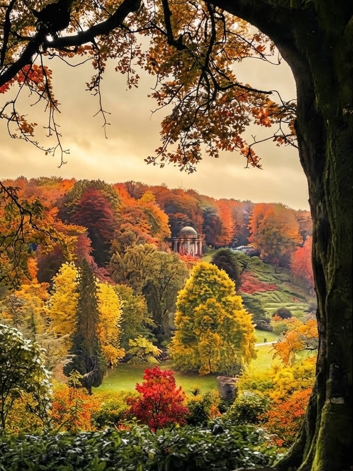Stourhead's Autumnal Beauty and Halloween Charm