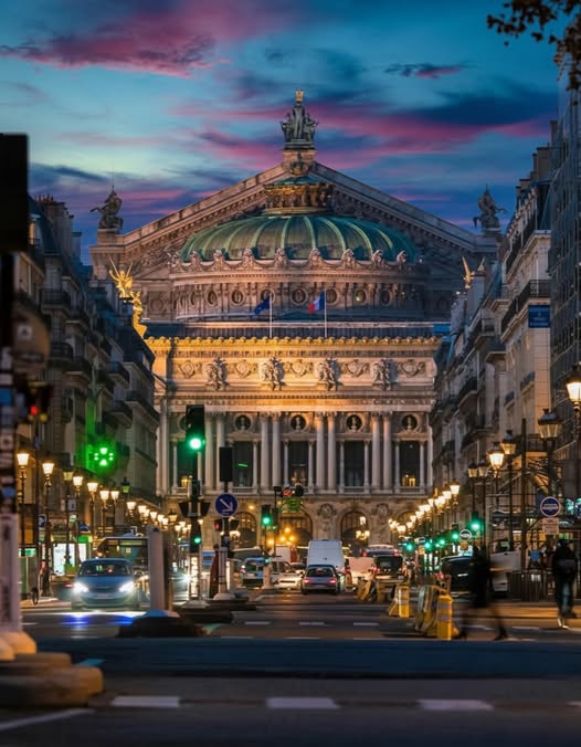 Avenue De L'Opéra And Paris Landmarks