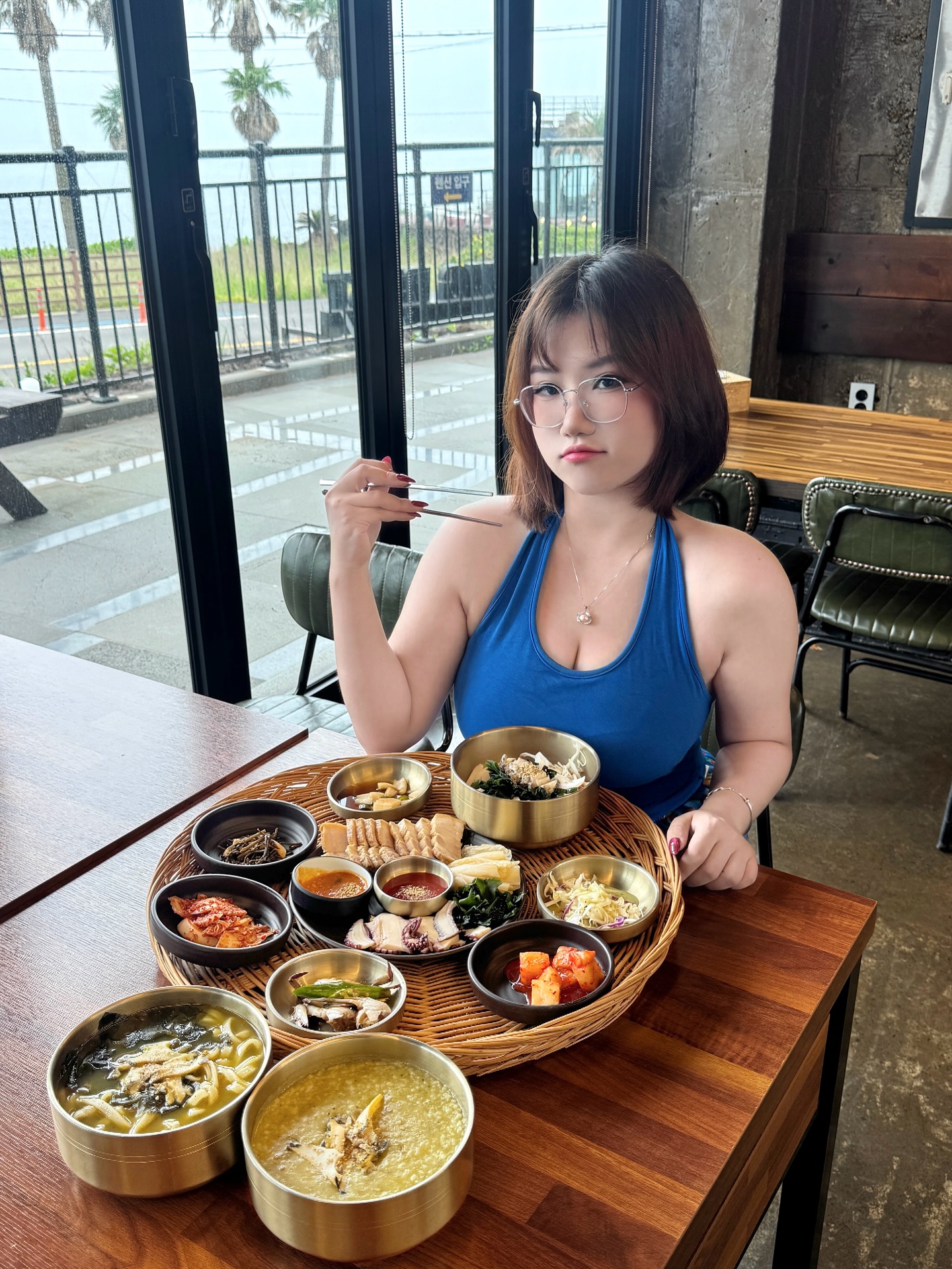 Jeju Island Restaurant Offers Fresh Abalone And Sea Views