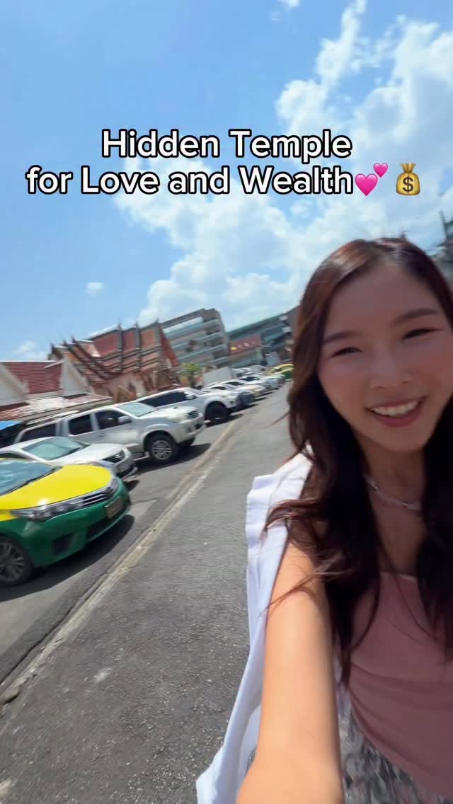 Wat Phai Ngoen Chotinaram: A Temple for Love and Wealth
