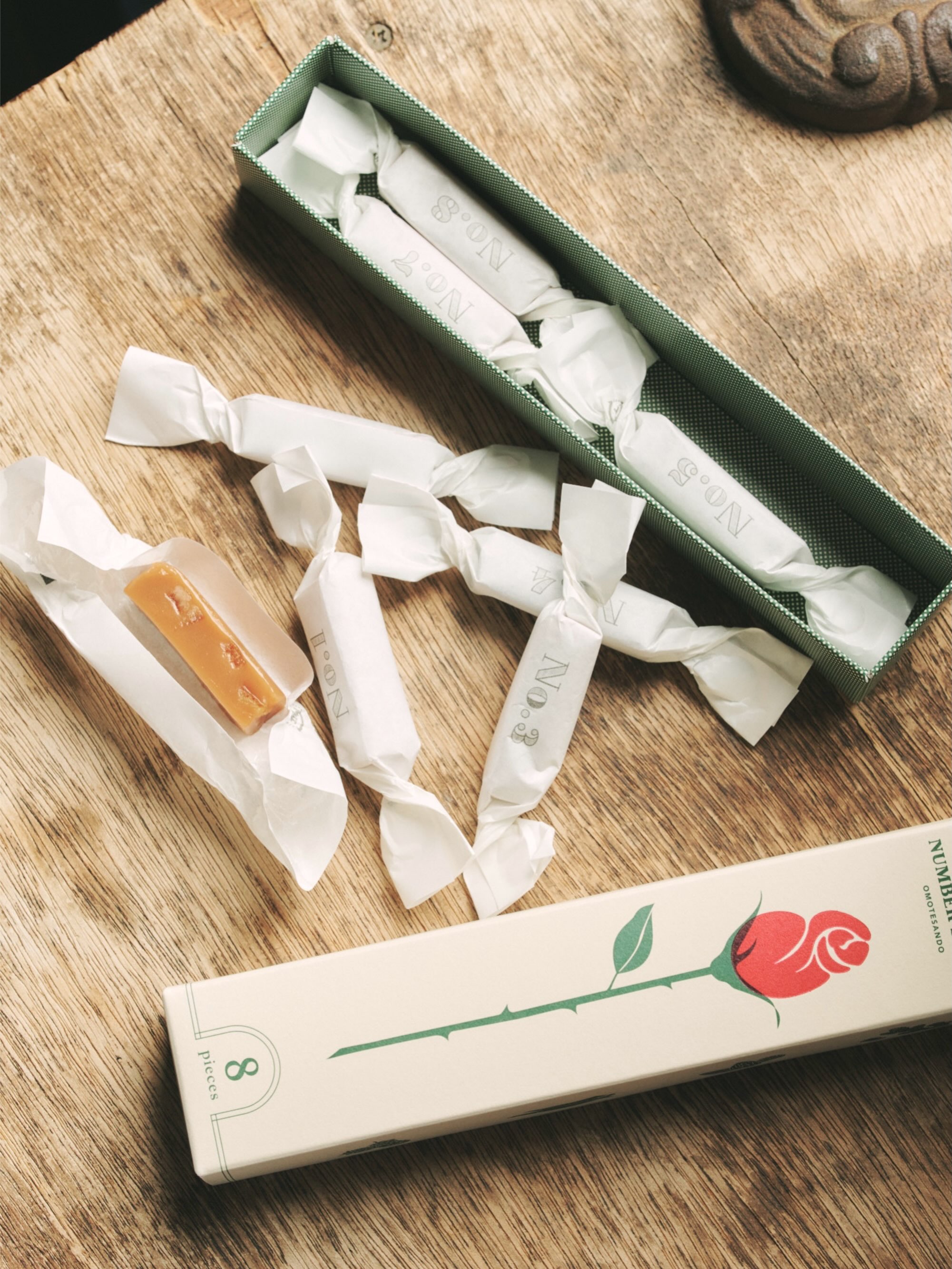 Number Sugar Rose-Designed Caramel Boxes