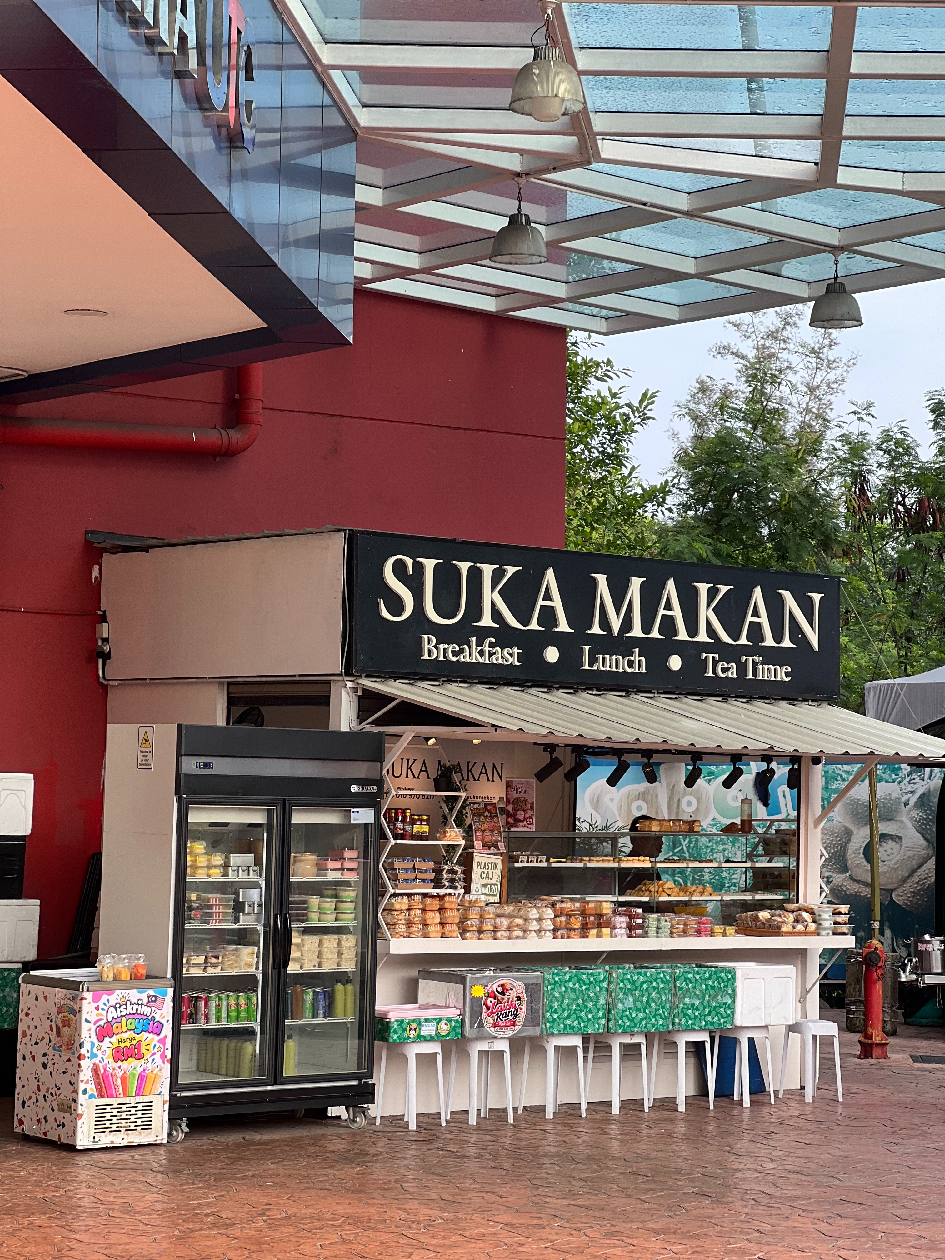 Sabah Food Stall Offers Local Snacks And Cakes
